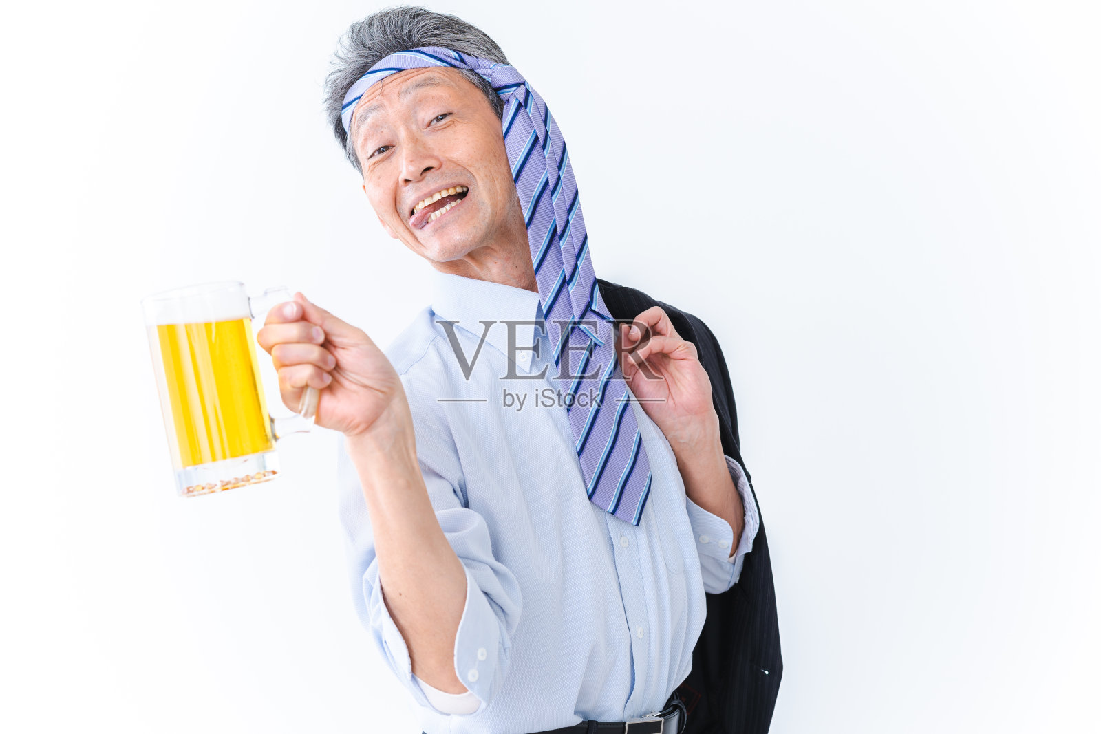 年老的商人喝得太醉了照片摄影图片