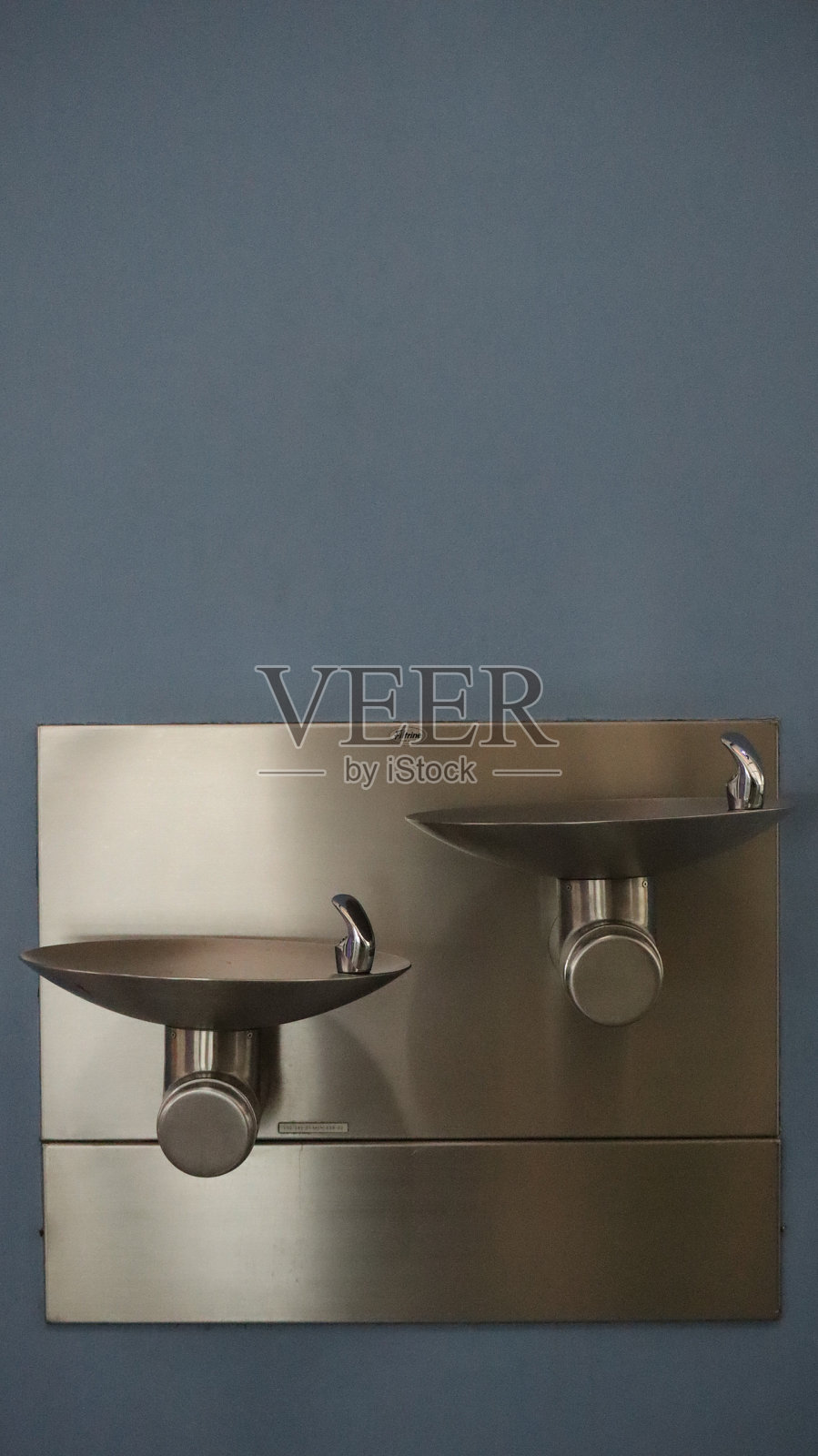 机场的饮水机照片摄影图片