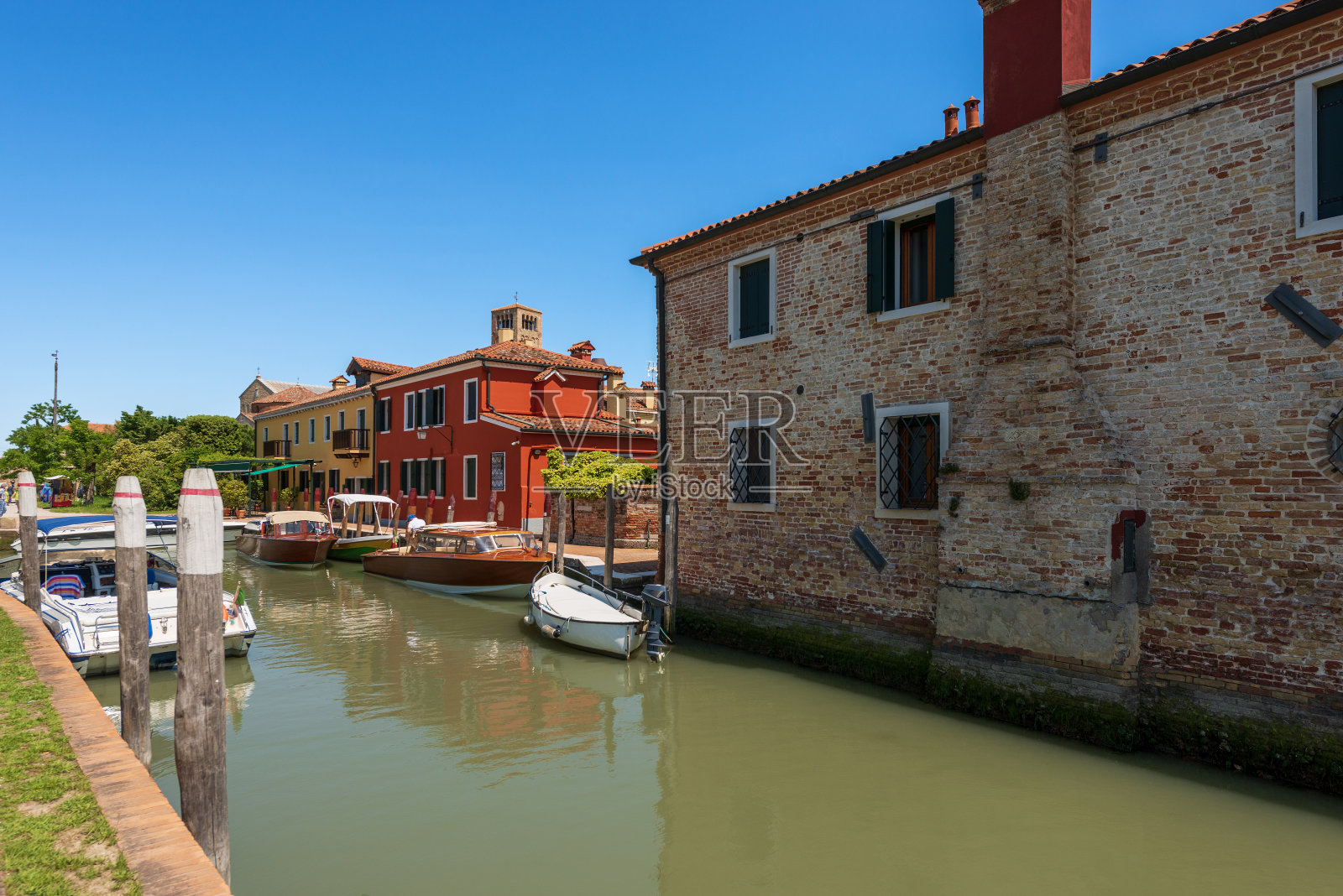 威尼斯泻湖的托尔切洛岛的小港口-意大利威尼斯照片摄影图片