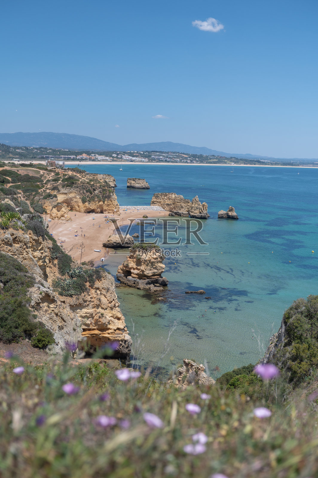 2022年夏天，葡萄牙阿尔加维的旅游胜地拉各斯的全景图照片摄影图片