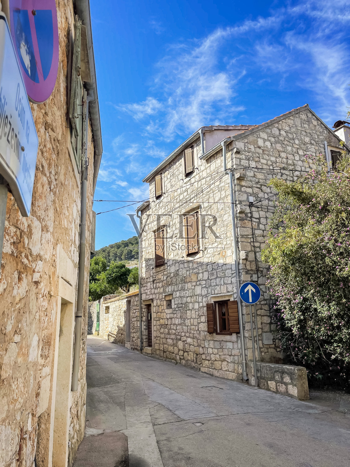 克罗地亚维斯岛库特村的街道照片摄影图片