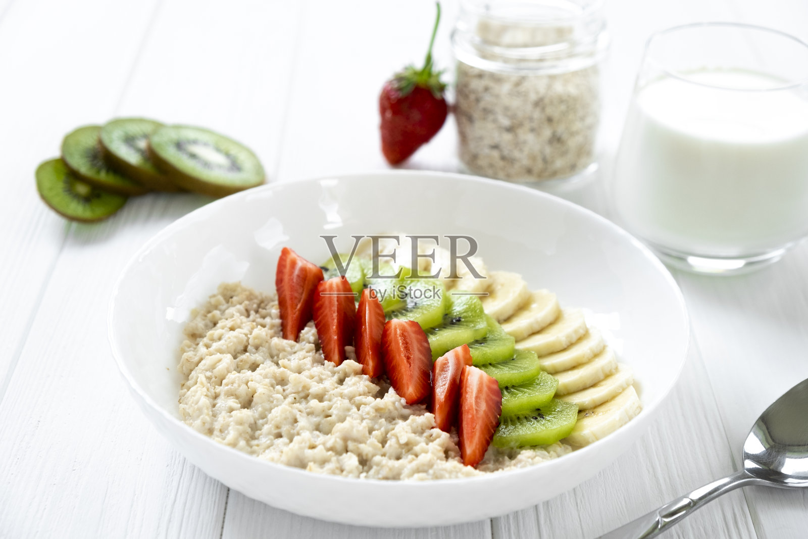 燕麦片和水果照片摄影图片