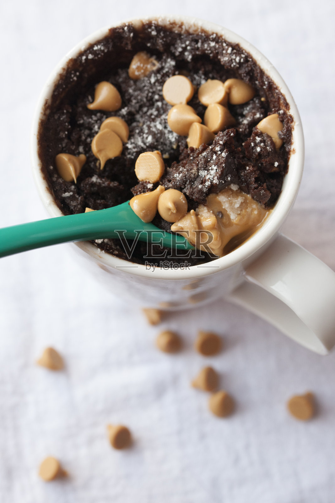 巧克力花生酱马克杯蛋糕照片摄影图片