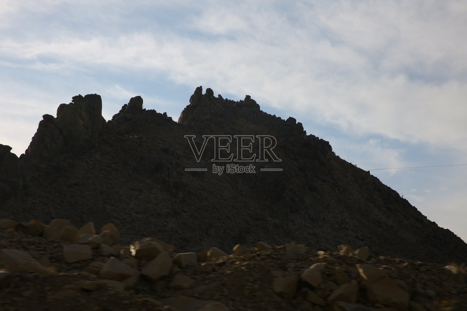 没有树木的山照片摄影图片