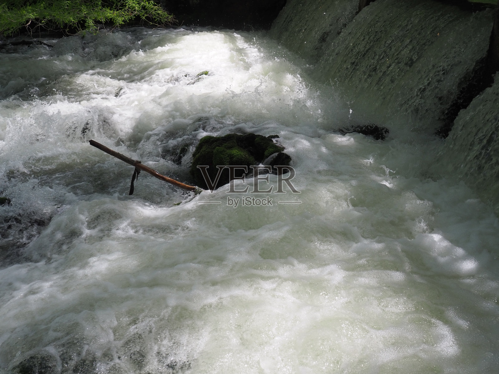 涌泉水照片摄影图片