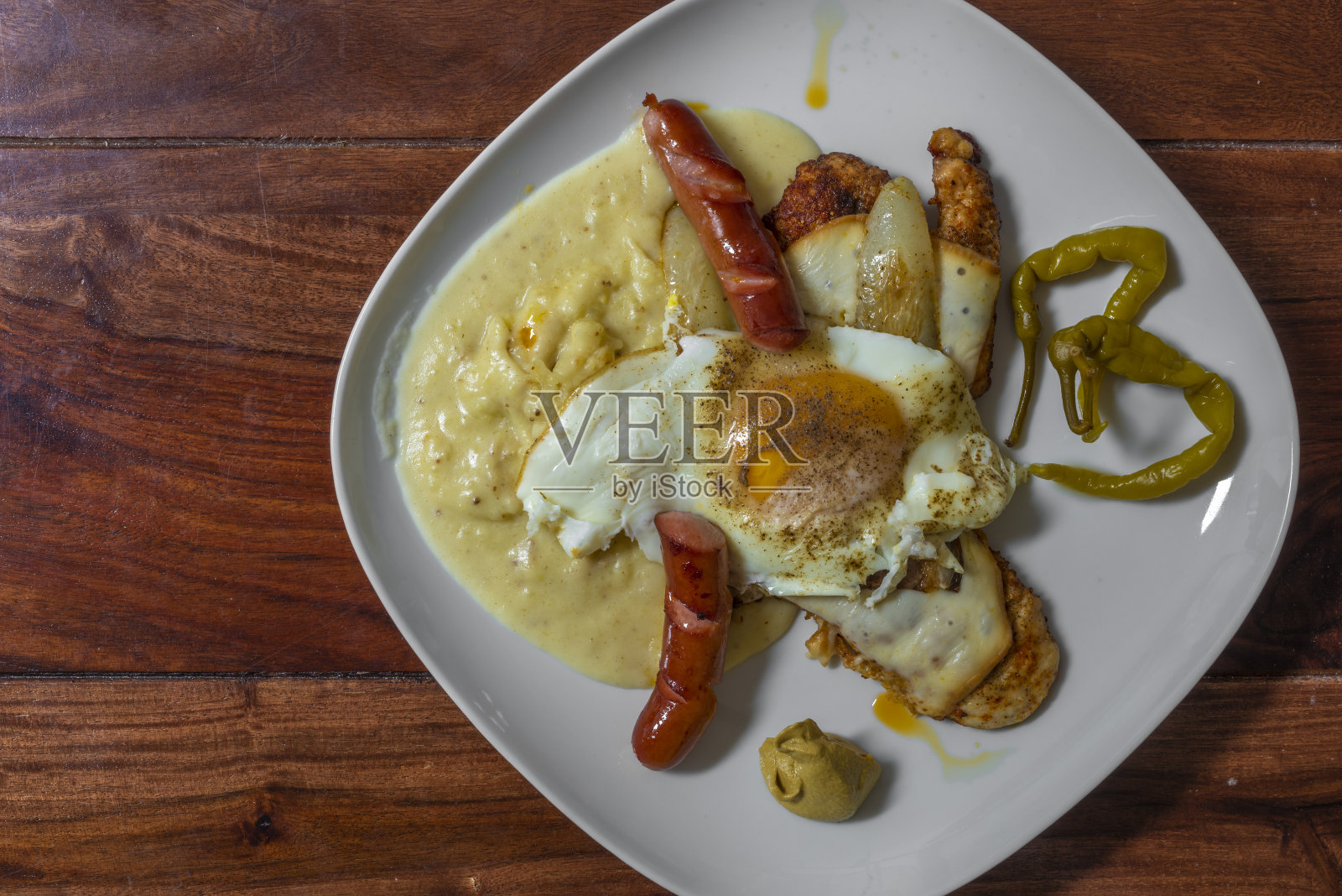食物有土豆泥和胡椒粉鸡肉照片摄影图片