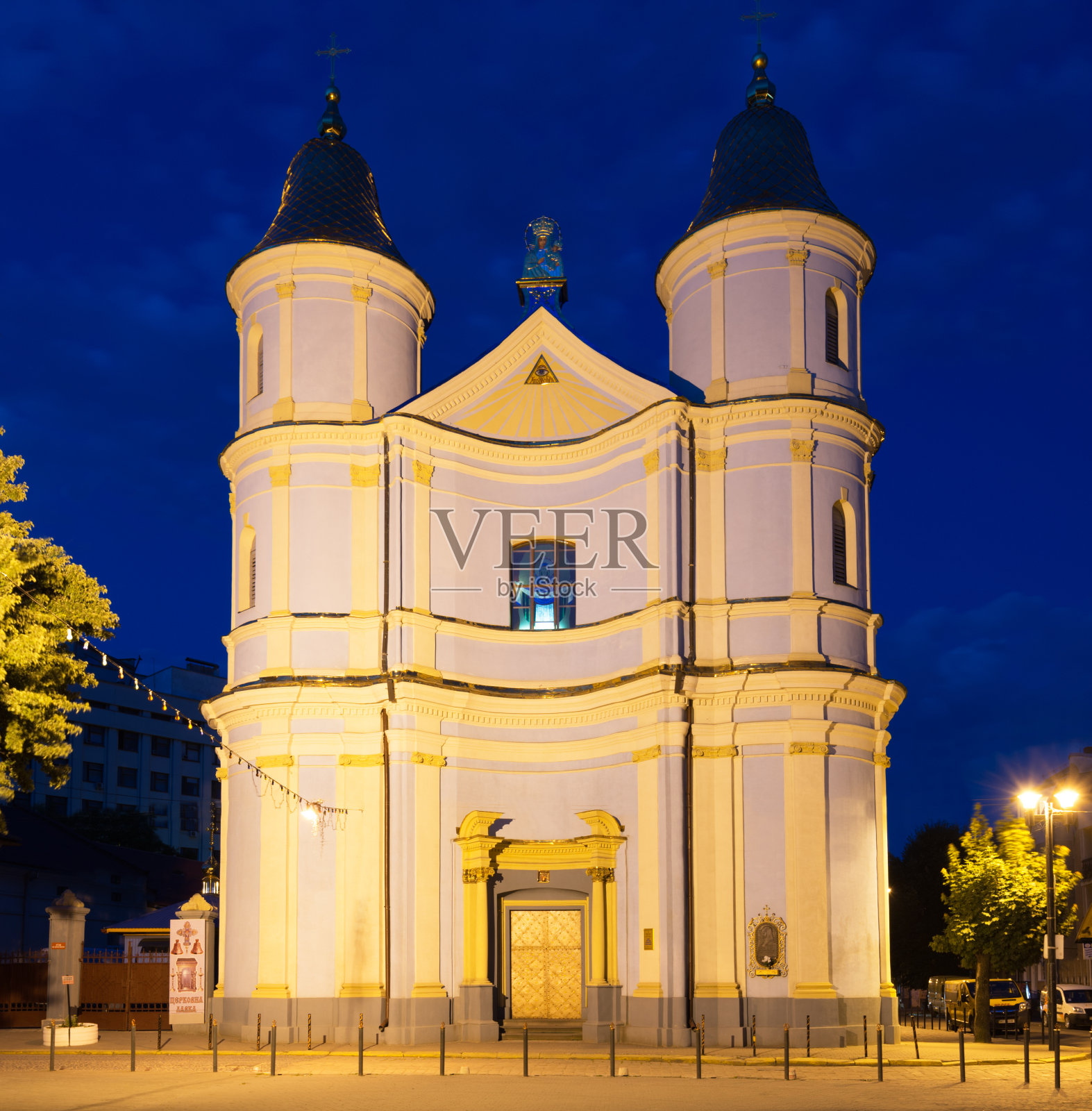 乌克兰伊万诺-弗兰科夫斯克——2014年7月15日:乌克兰伊万诺-弗兰科夫斯克的亚美尼亚教堂照片摄影图片