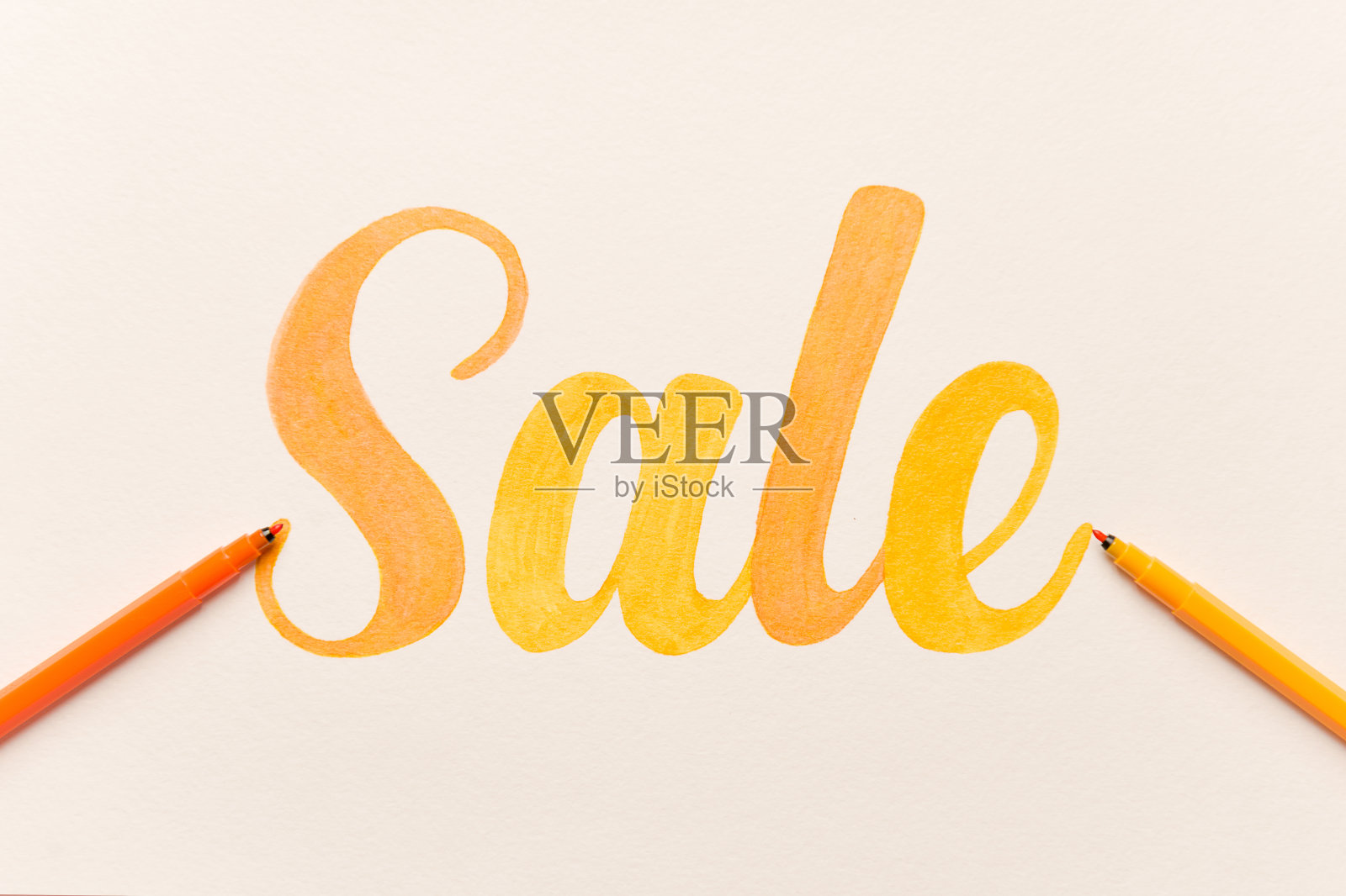 在白色背景上画刻字销售照片摄影图片