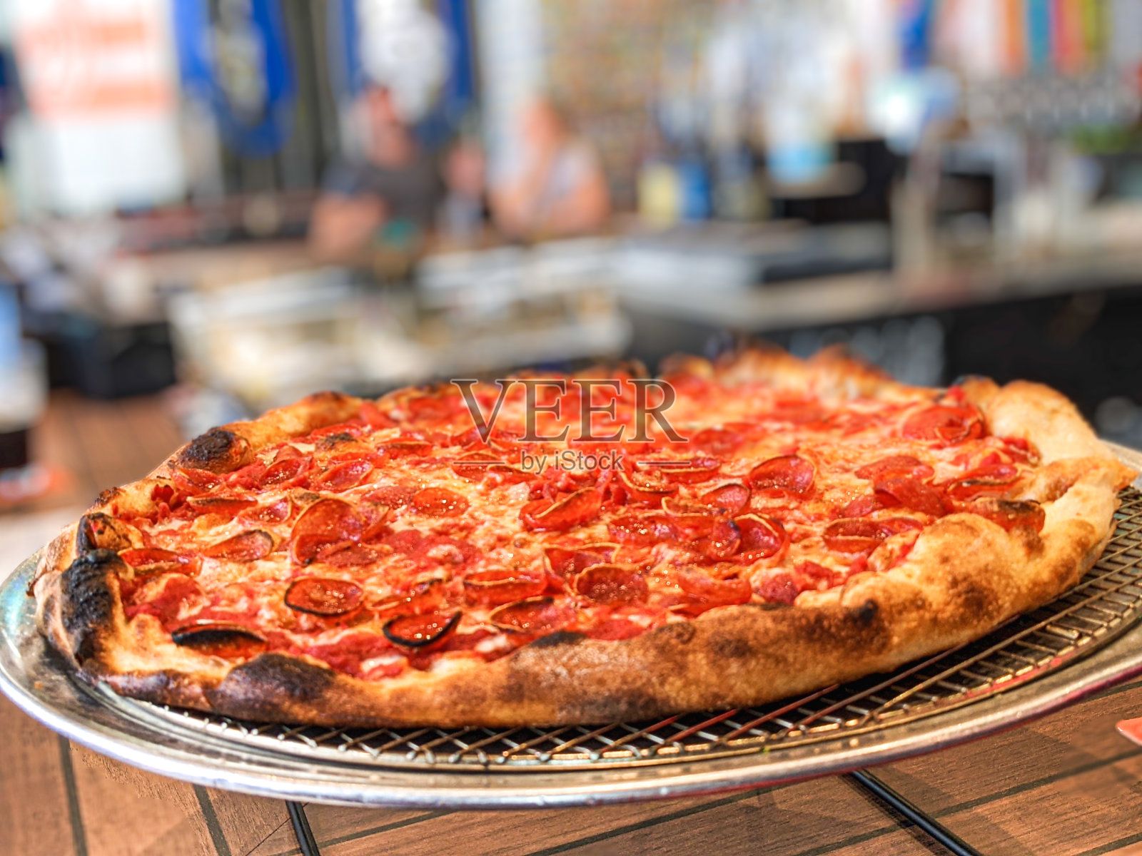 意大利香肠披萨照片摄影图片