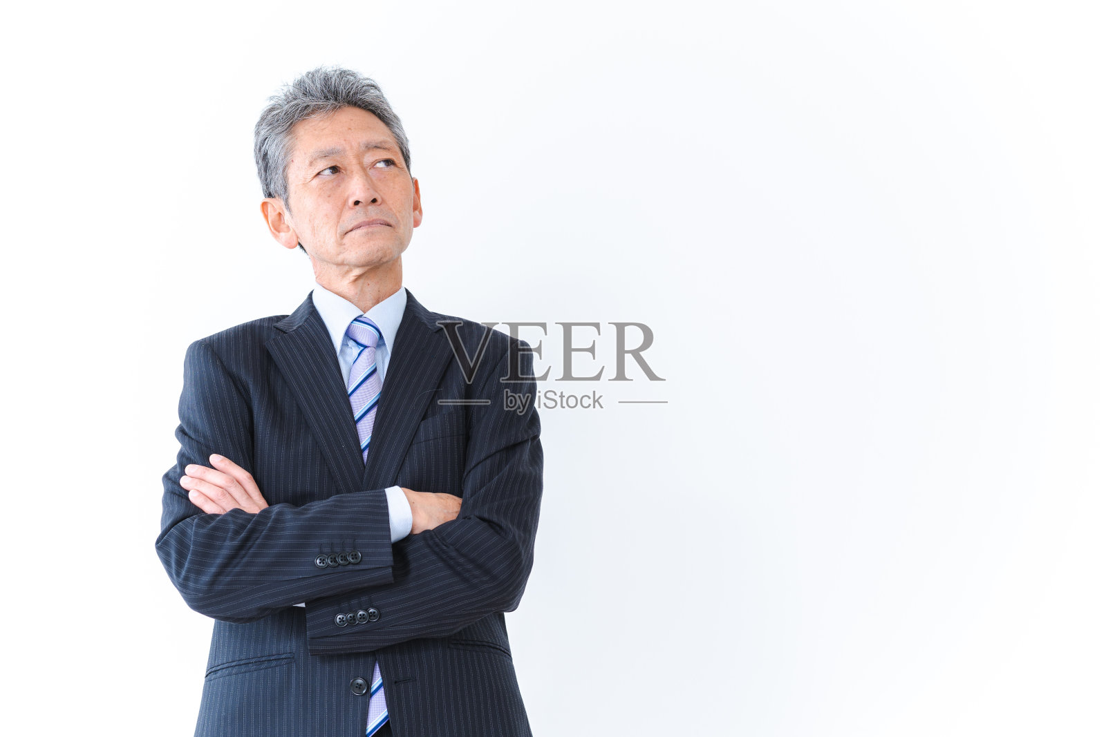 一位公司高管双手交叉照片摄影图片