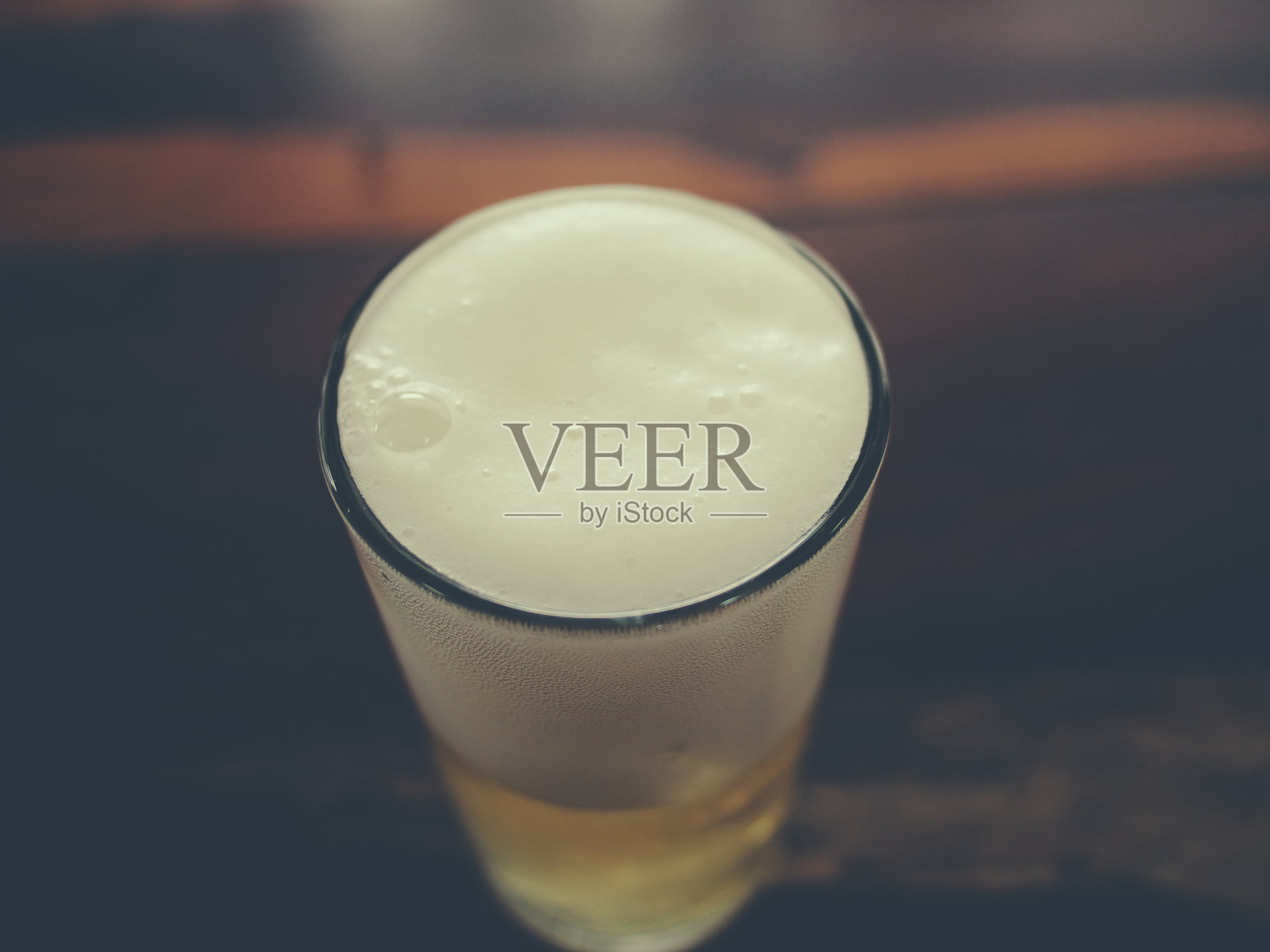 一杯冰镇啤酒照片摄影图片