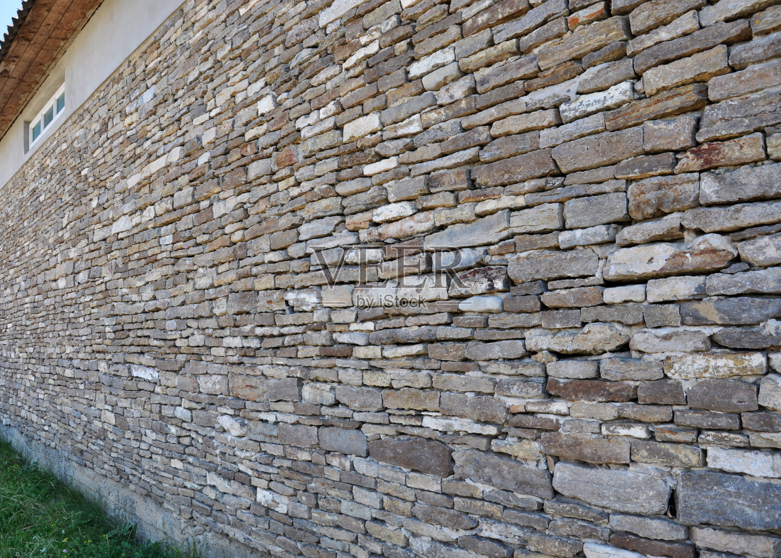 这面墙是用天然石材砌成的照片摄影图片