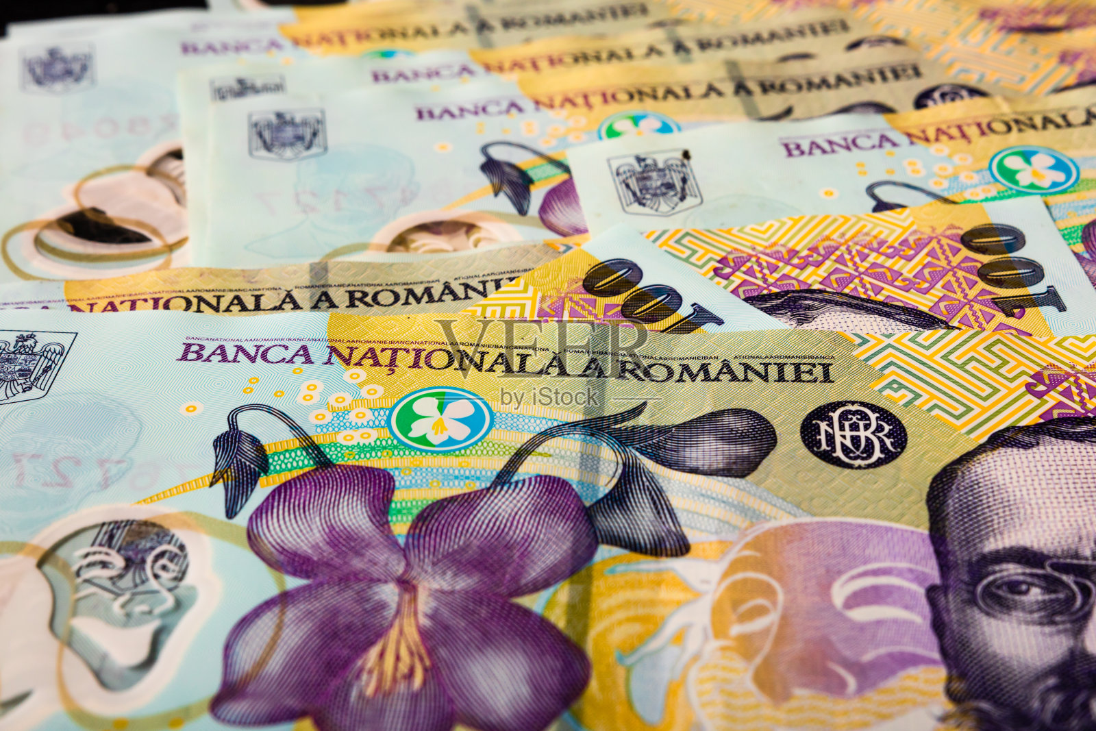 一堆LEI罗马尼亚钱。荣禄货币欧洲货币照片摄影图片