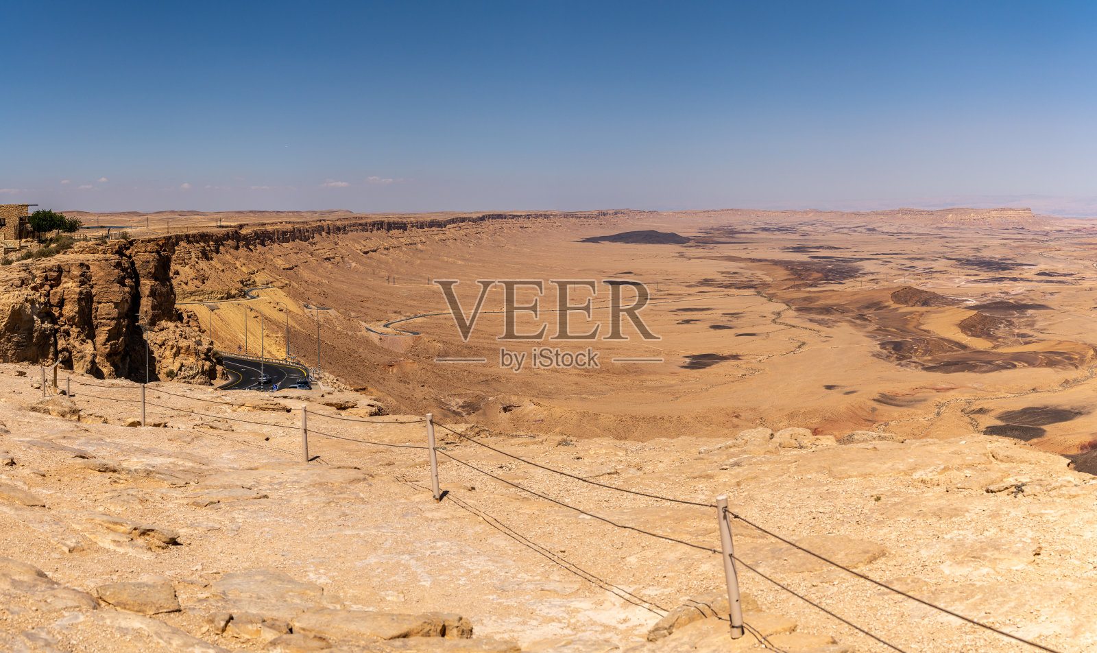 以色列南部内盖夫沙漠米茨佩拉蒙附近拉蒙火山口全景照片摄影图片