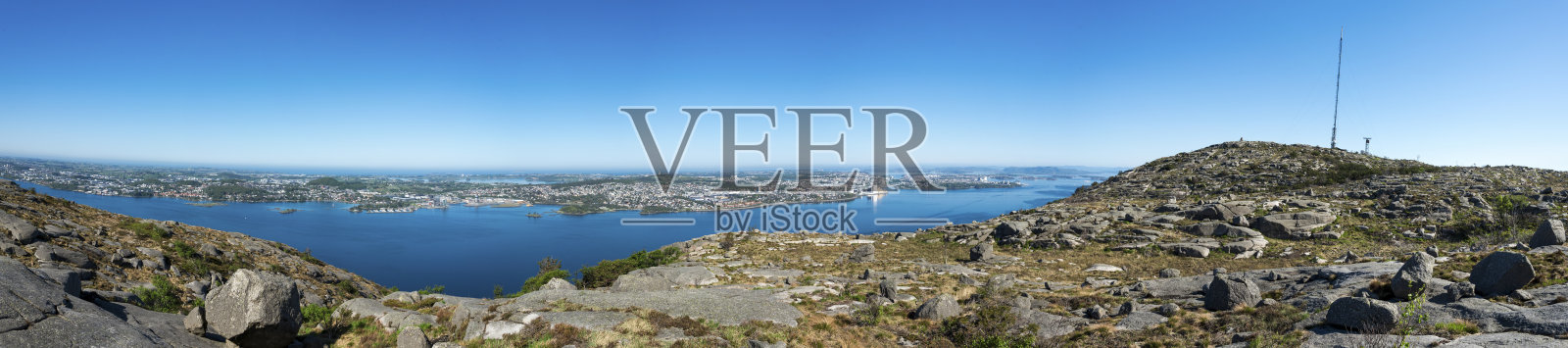 Lifjel峰顶和Gandsfjord峡湾与斯塔万格市的全景照片摄影图片