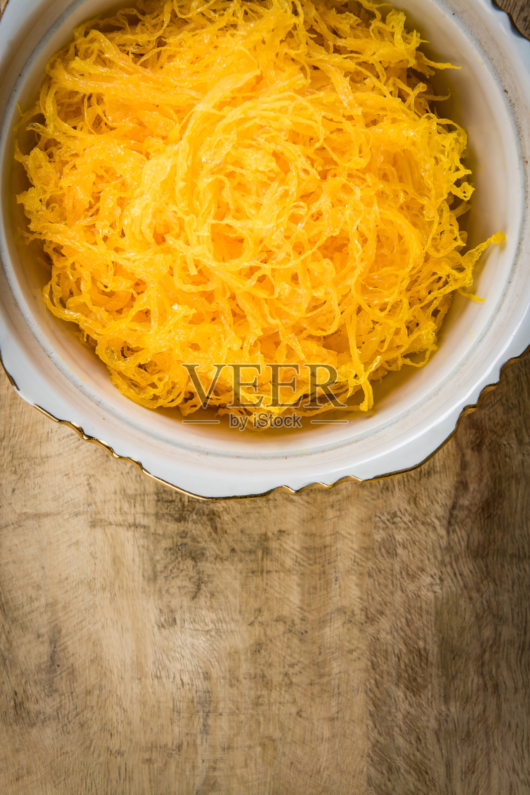 泰式甜品或具有独特特色、色彩鲜艳、口味各异的泰式甜品制作艺术代代相传。照片摄影图片