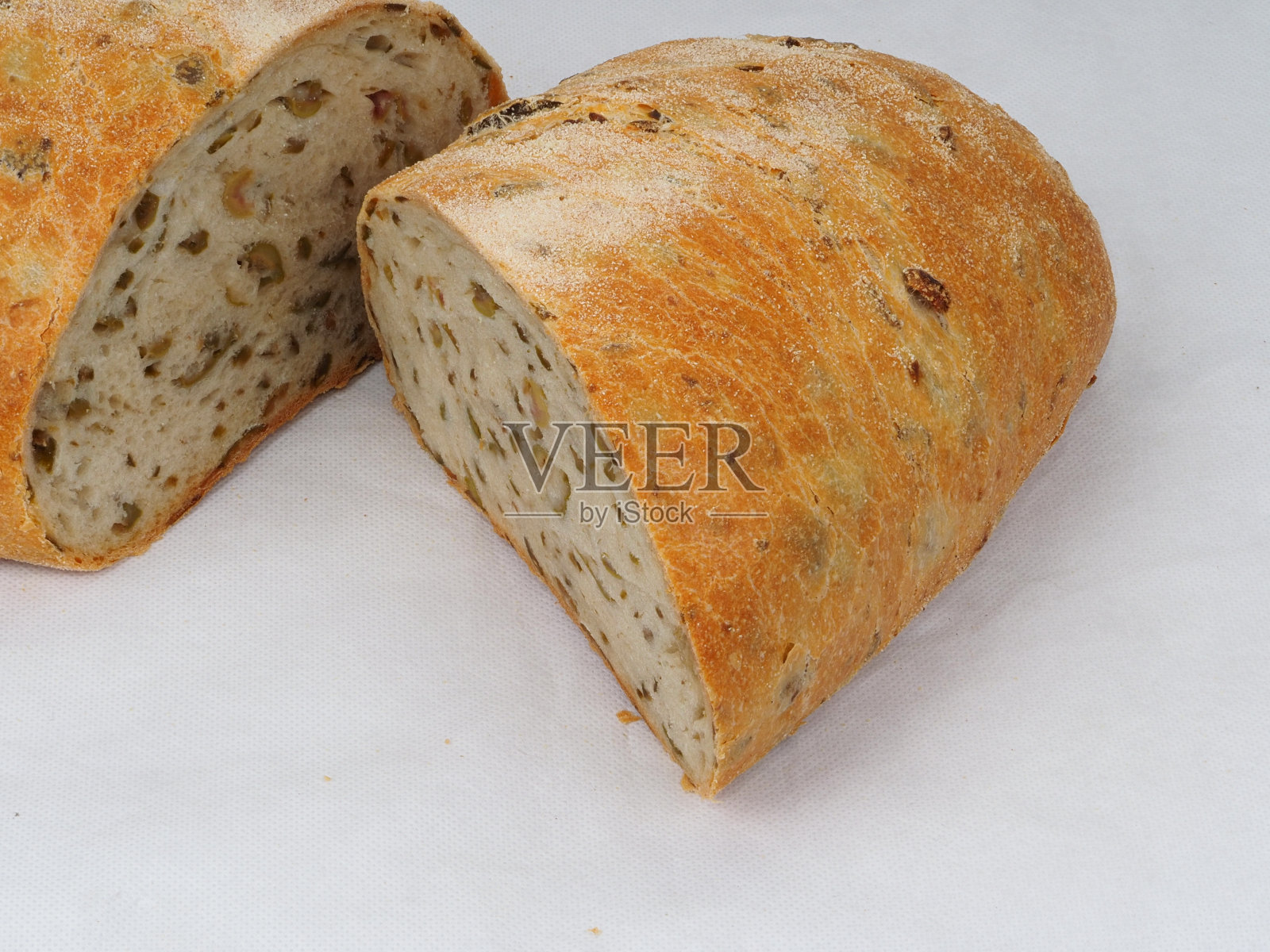 切片有机多谷类橄榄面包照片摄影图片