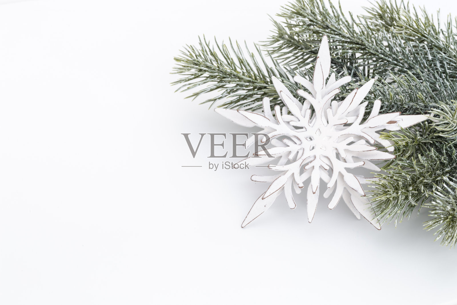 白色背景圣诞装饰。照片摄影图片