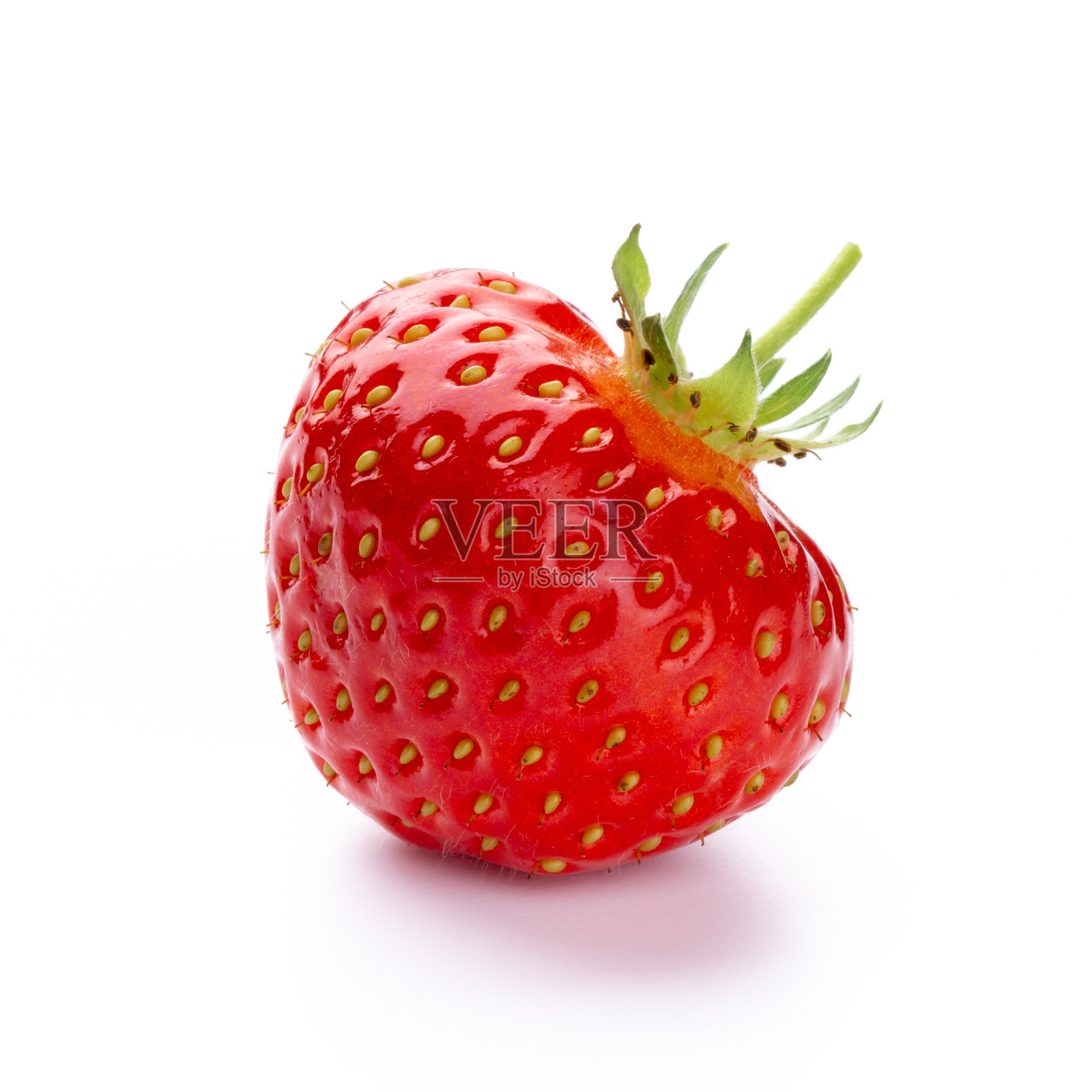 白色背景下的新鲜草莓特写。隔离——形象照片摄影图片