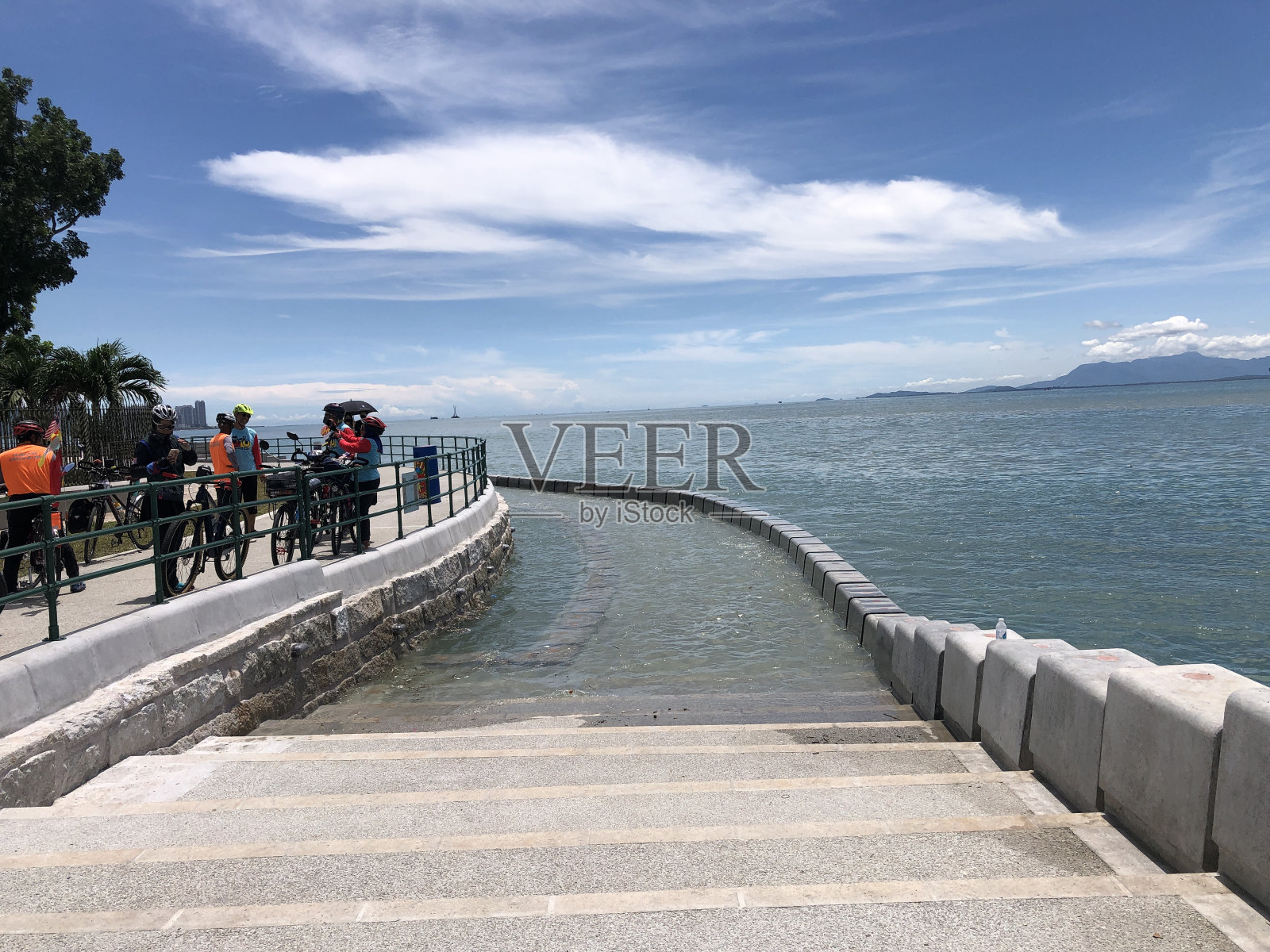 海滨公园海堤的景色照片摄影图片