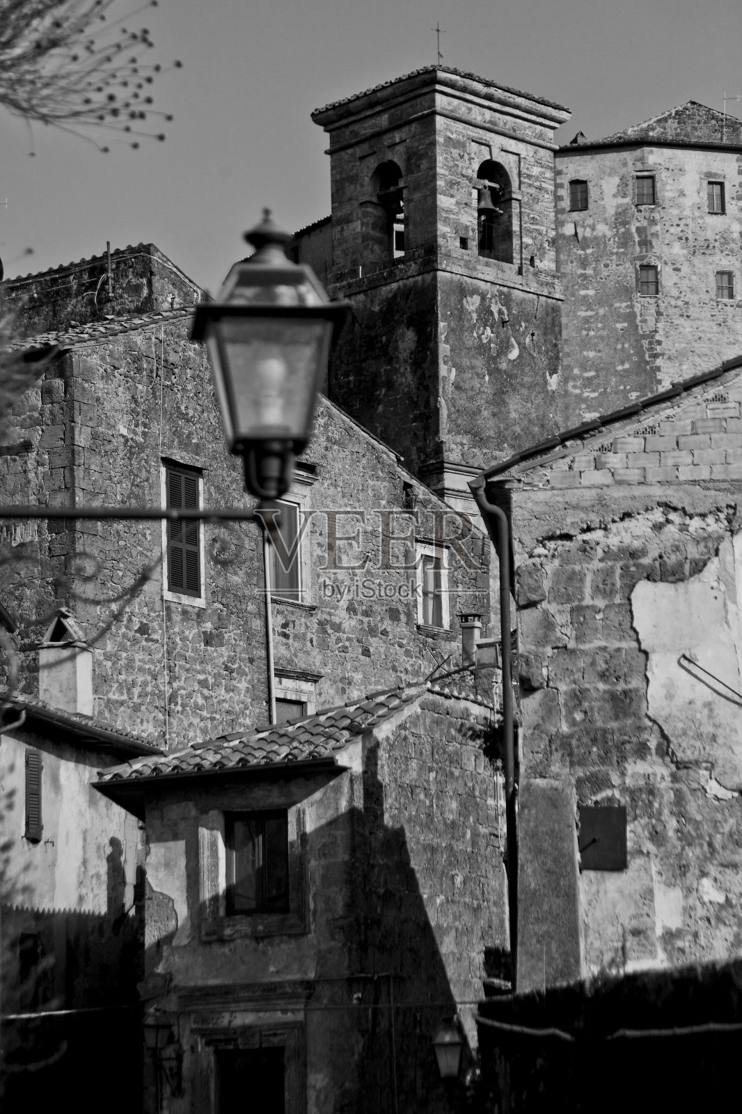 黑白的意大利。古老的中世纪的村庄。照片摄影图片