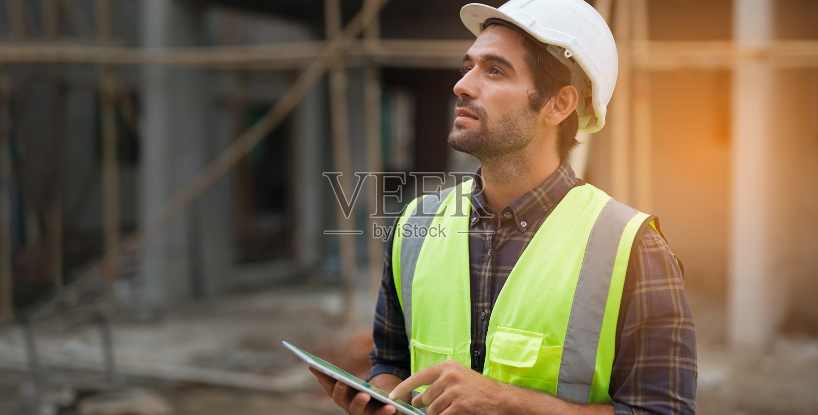 领班与工人，专业工程师，团队工人施工现场。照片摄影图片