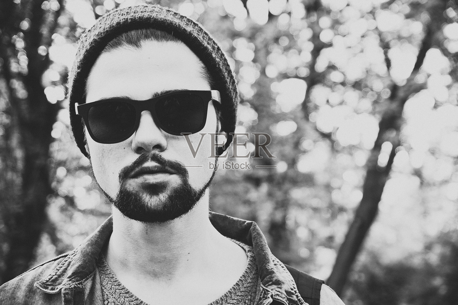 潮人肖像黑白照片摄影图片