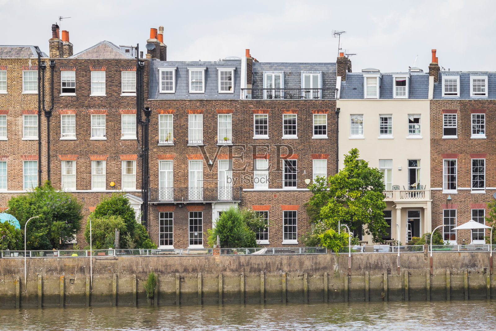 Hammersmith Terrace，伦敦Hammersmith的河畔联排房屋照片摄影图片