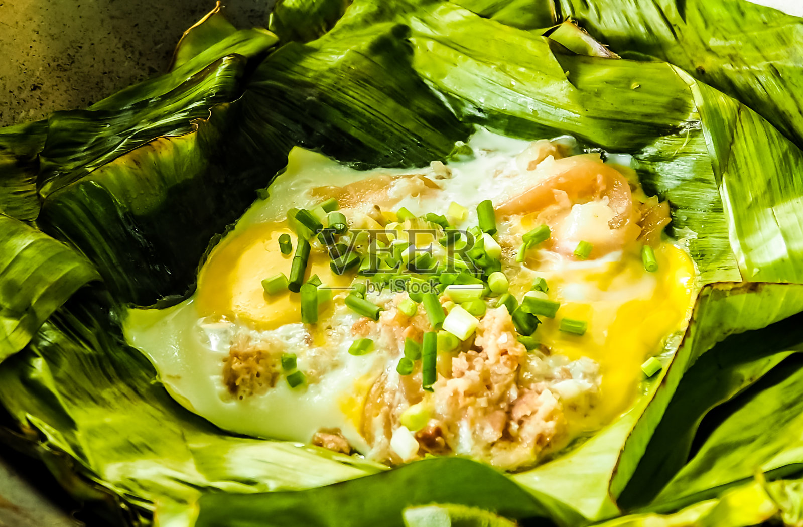 香蕉叶蒸酸肉末蛋照片摄影图片