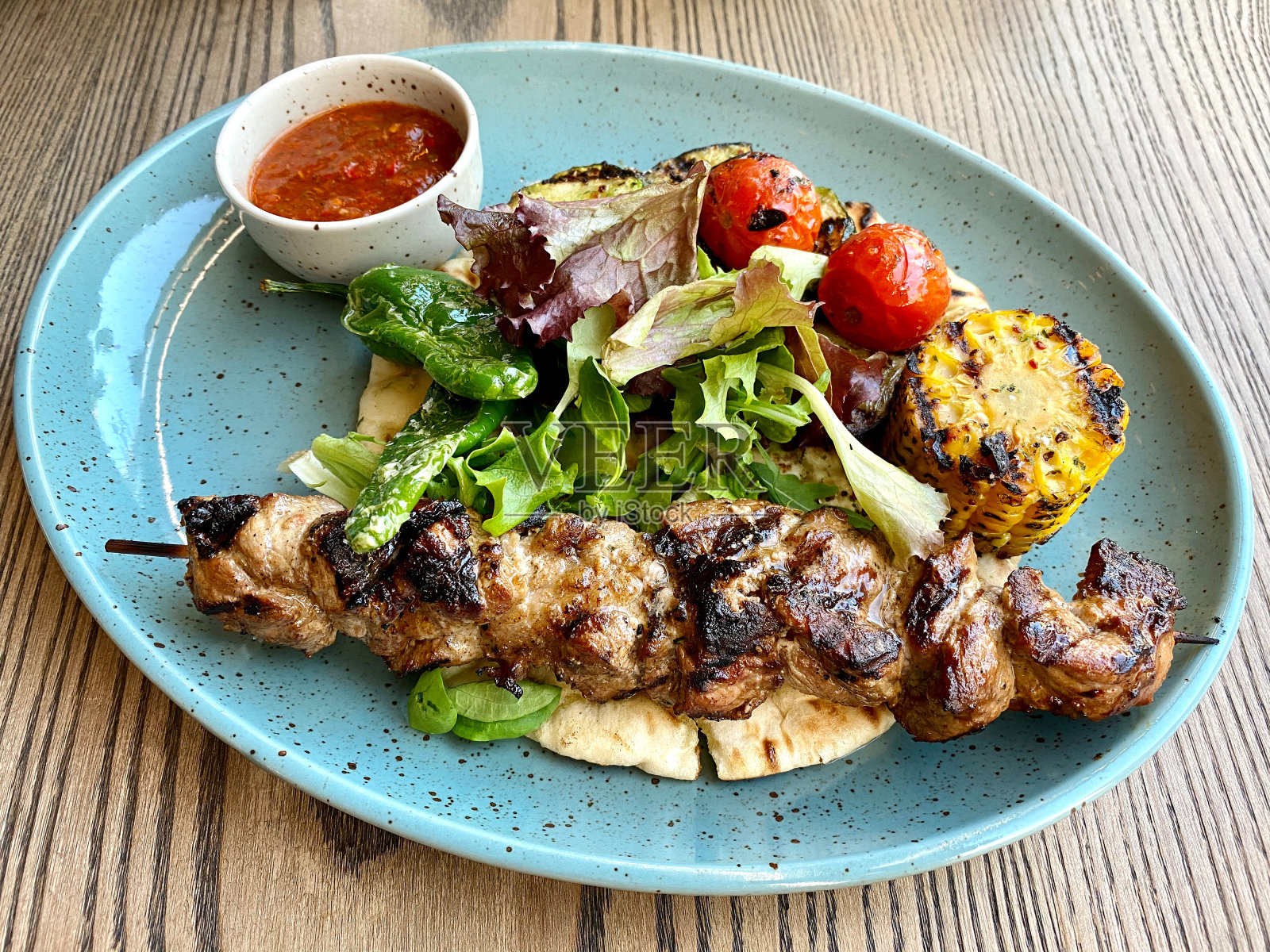 猪肉串肉串在木串上照片摄影图片