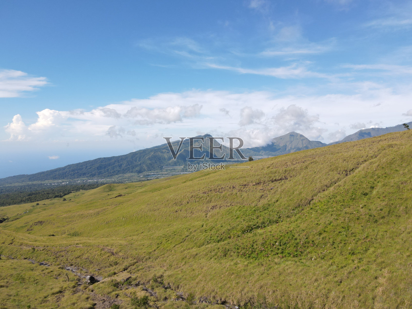 通往林贾尼山的道路之美照片摄影图片