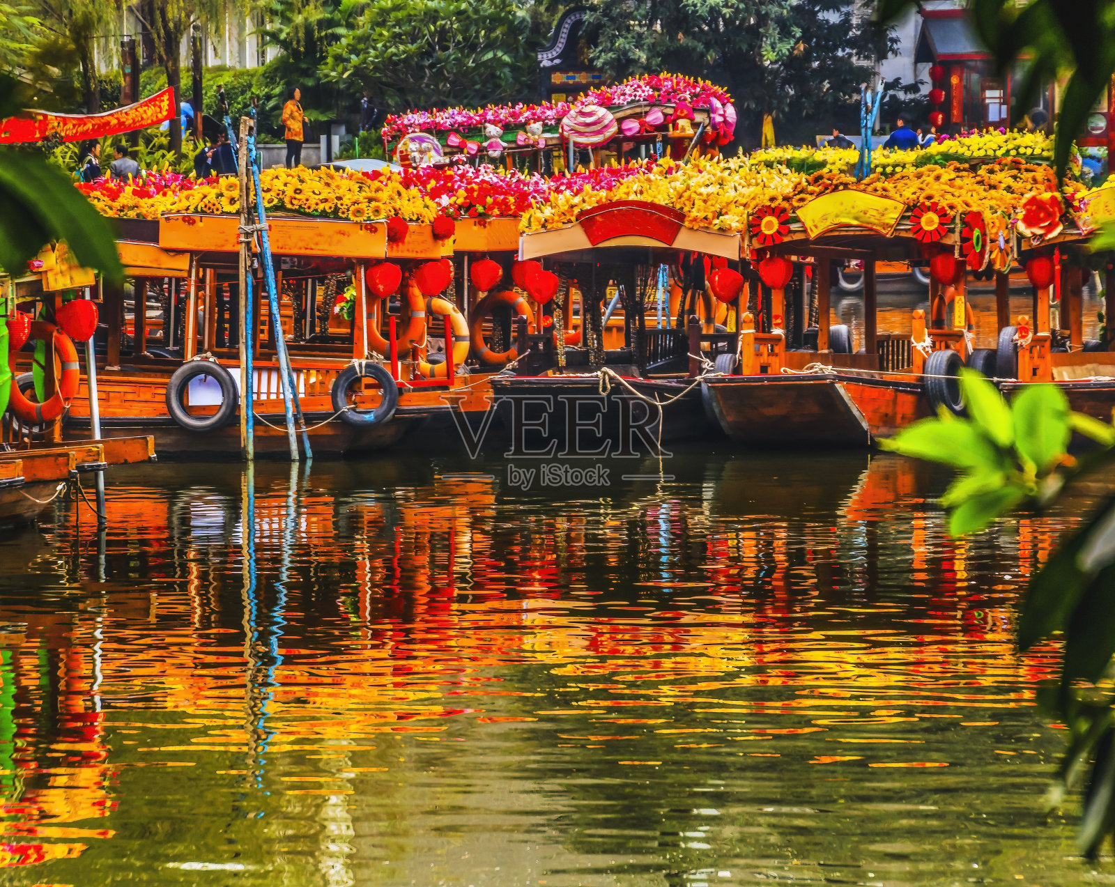 中国广东省广州市卢湾荔枝湾花船照片摄影图片
