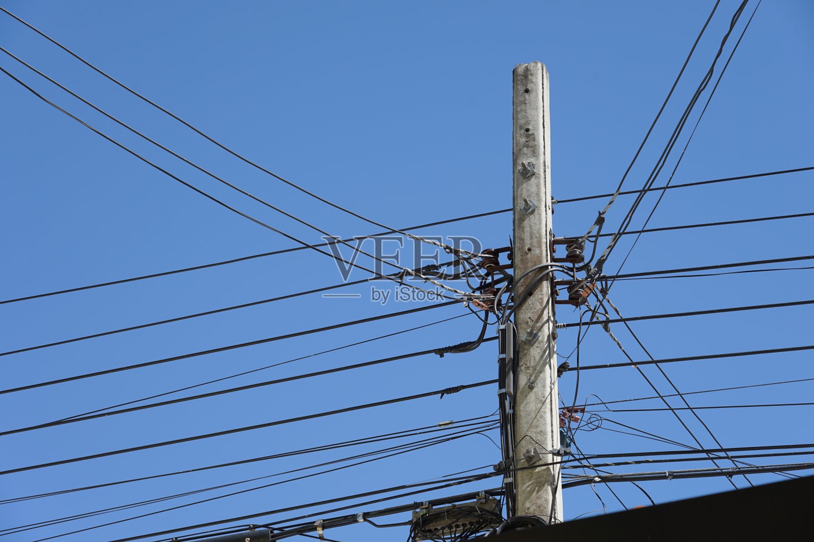 电线杆和电线。照片摄影图片