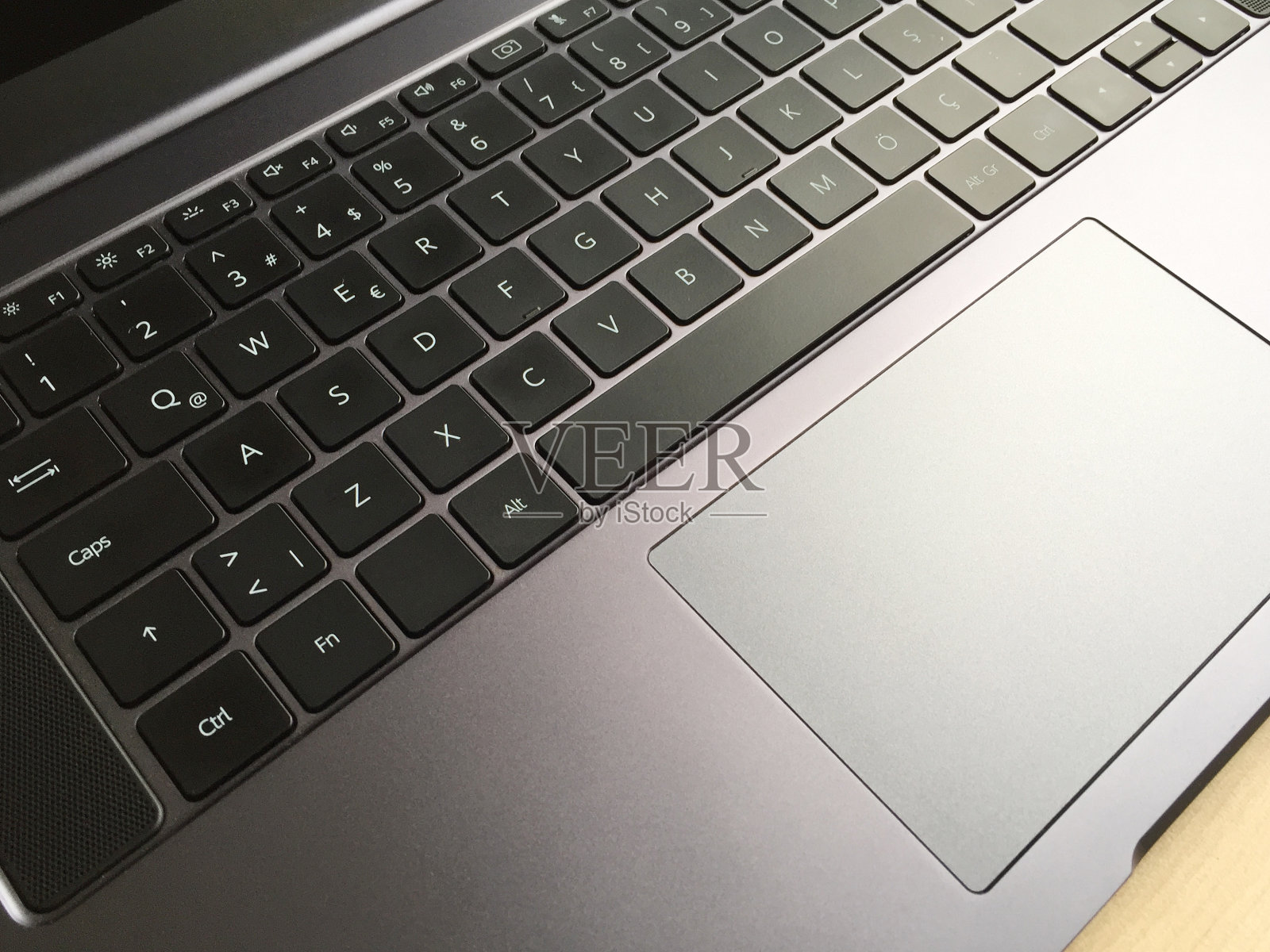 笔记本电脑键盘和触控板照片摄影图片