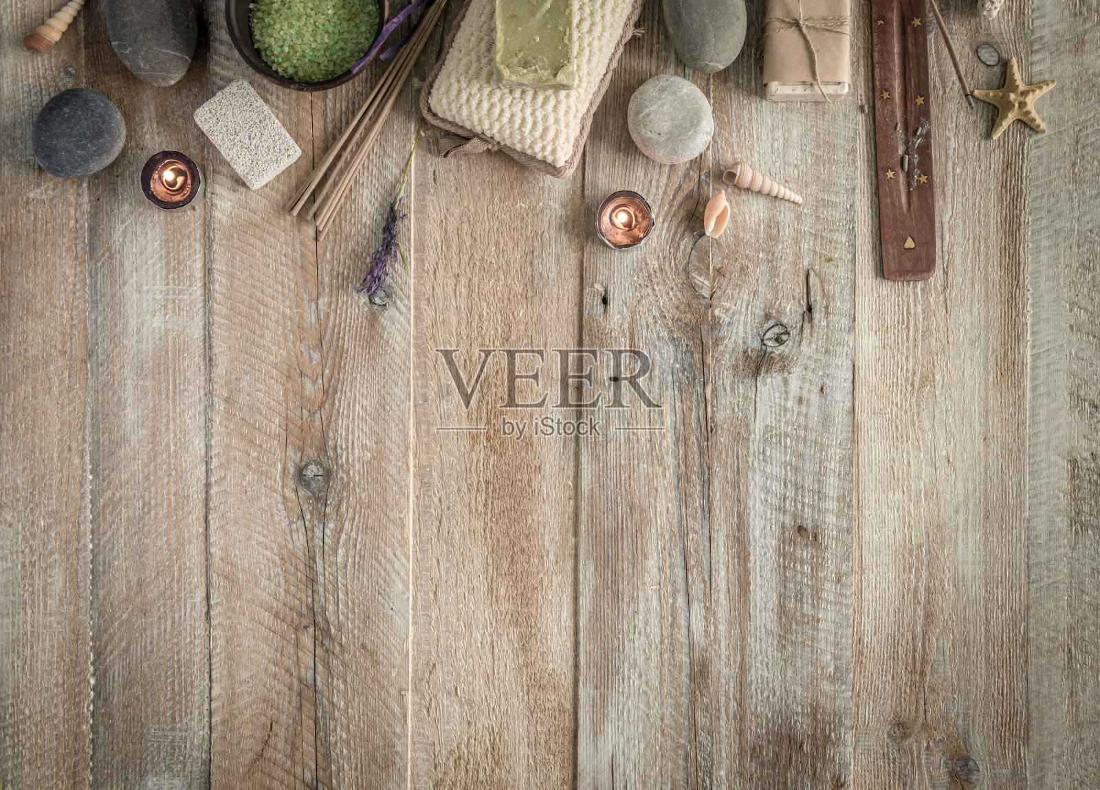 在木桌上组成水疗治疗照片摄影图片