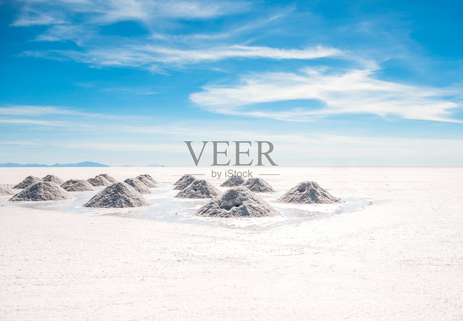 玻利维亚乌尤尼盐沼的阳光风光照片摄影图片