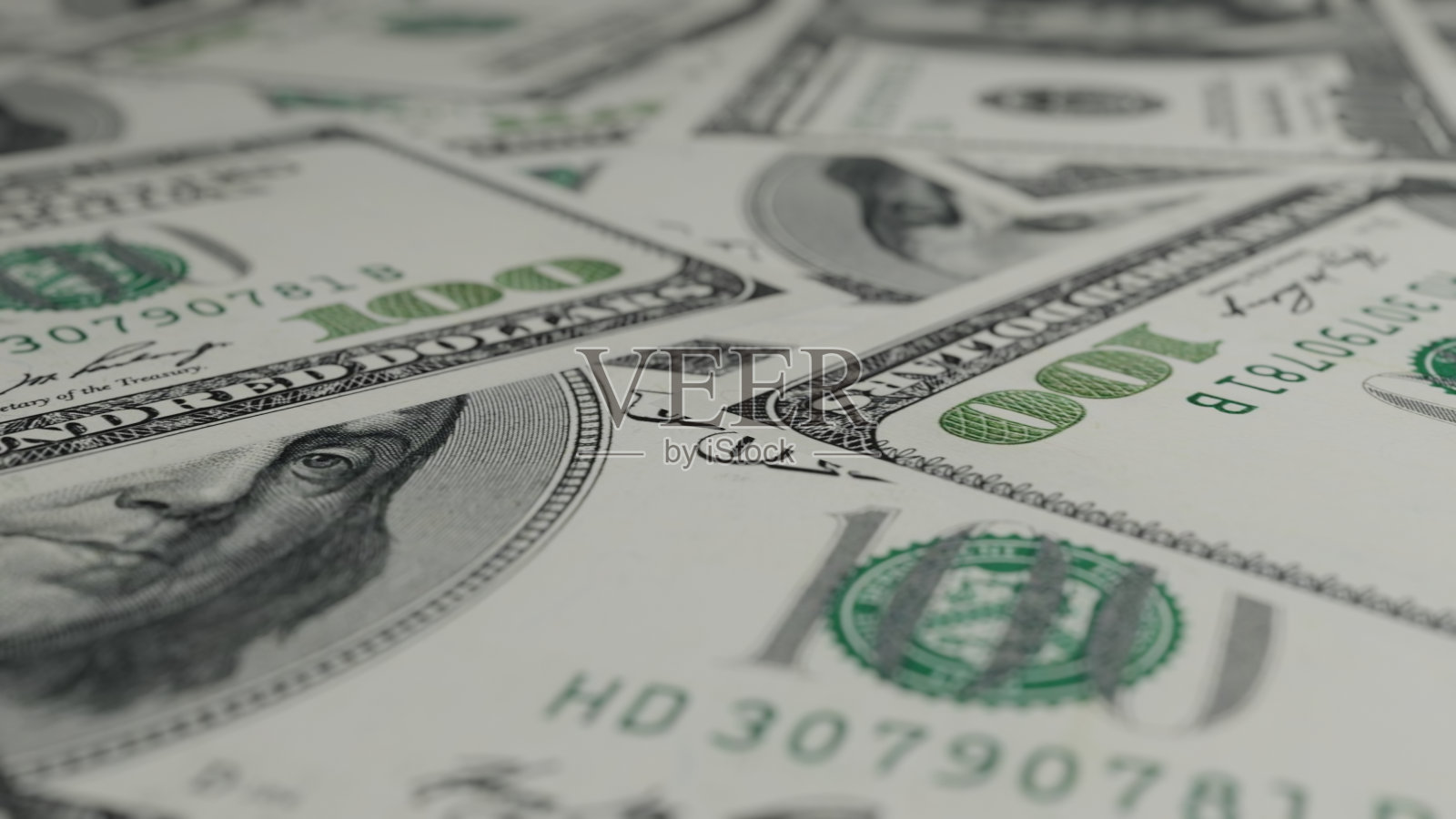 100美元的背景。很多钞票。照片摄影图片