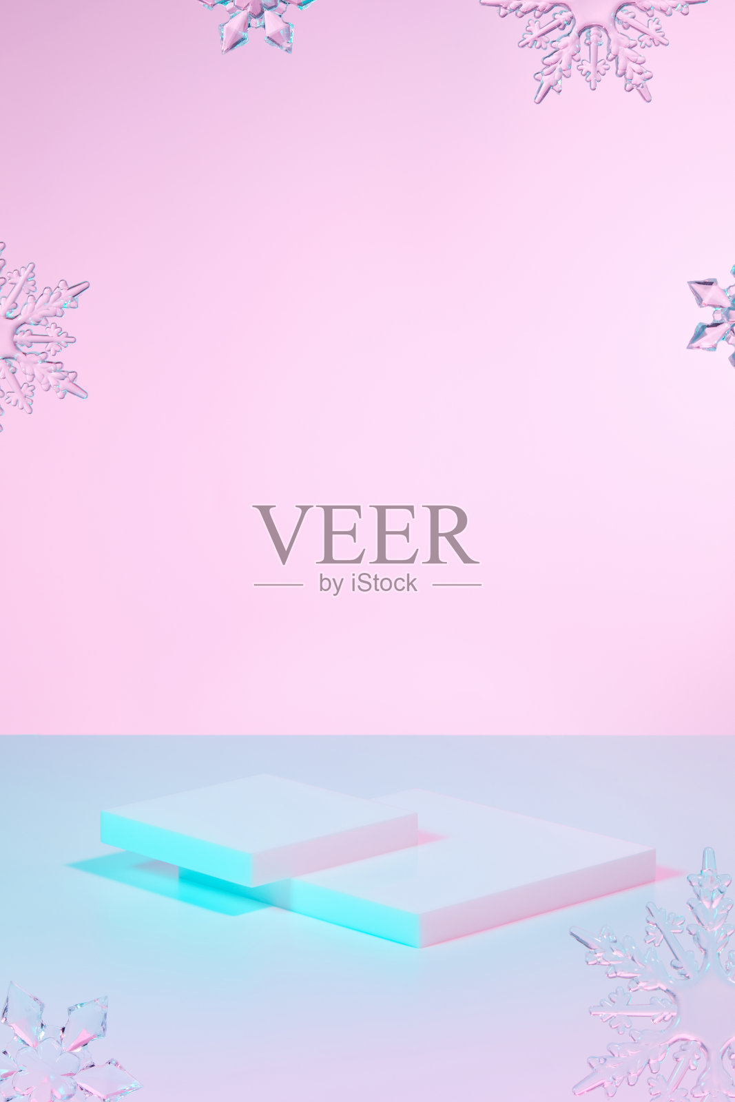 冬季场景与圣诞装饰全息粉红色背景照片摄影图片