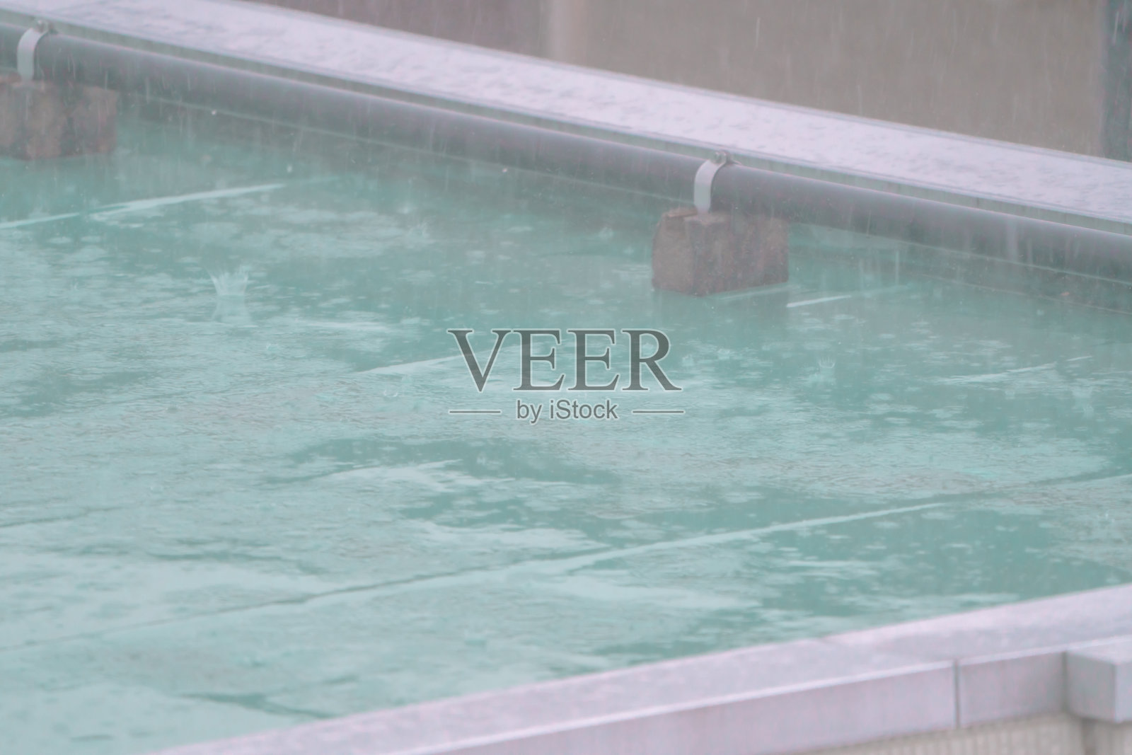 暴雨阵雨照片摄影图片