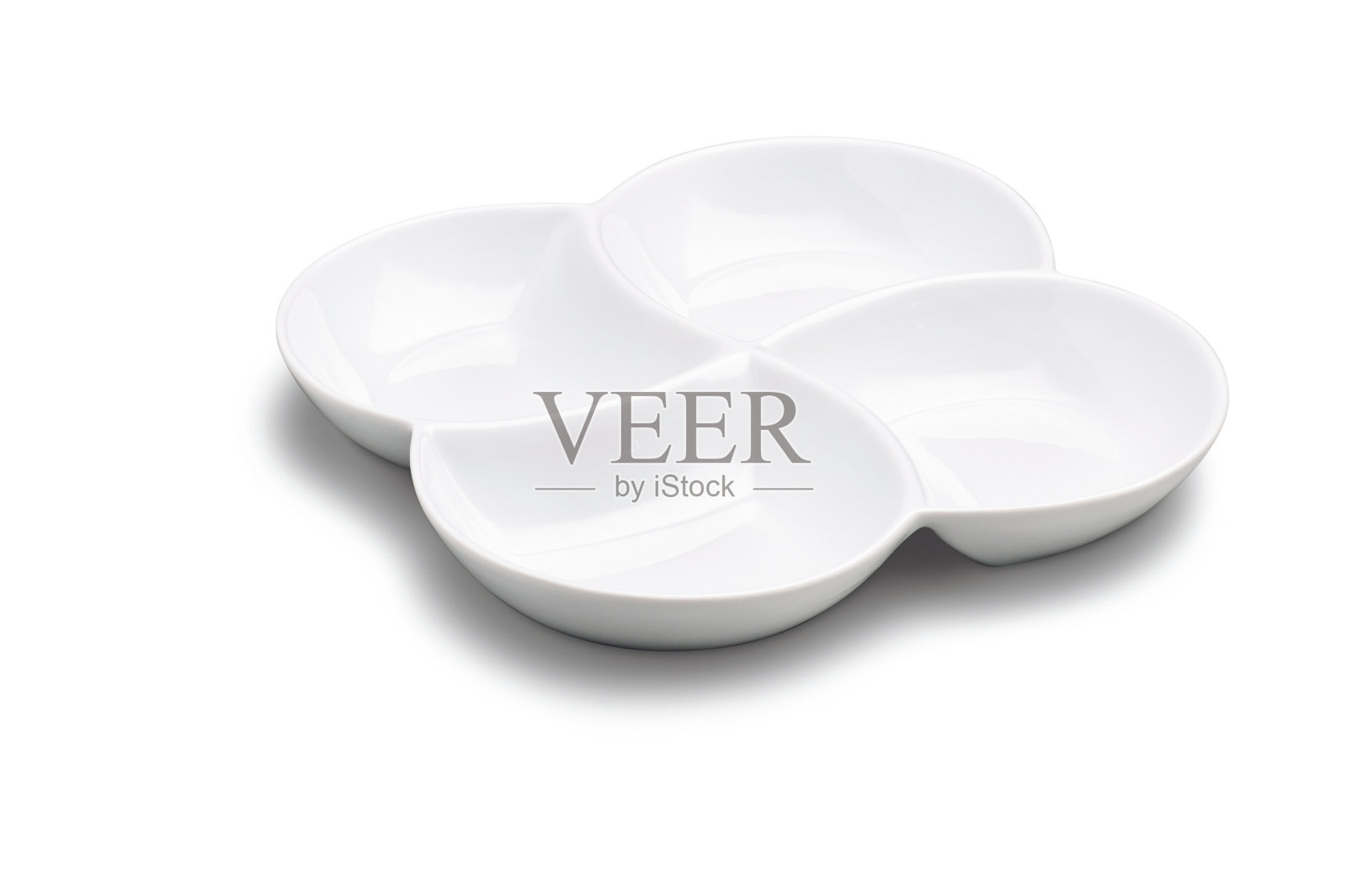 空的白色陶瓷小吃盘，有四个分区，孤立在白色上照片摄影图片