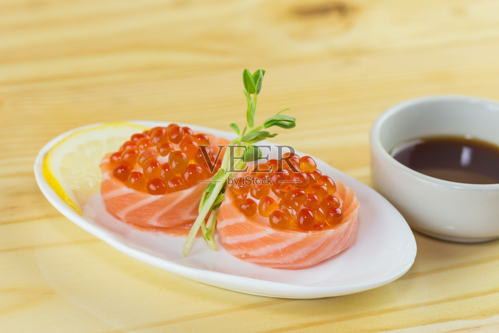 大马哈鱼籽寿司照片摄影图片