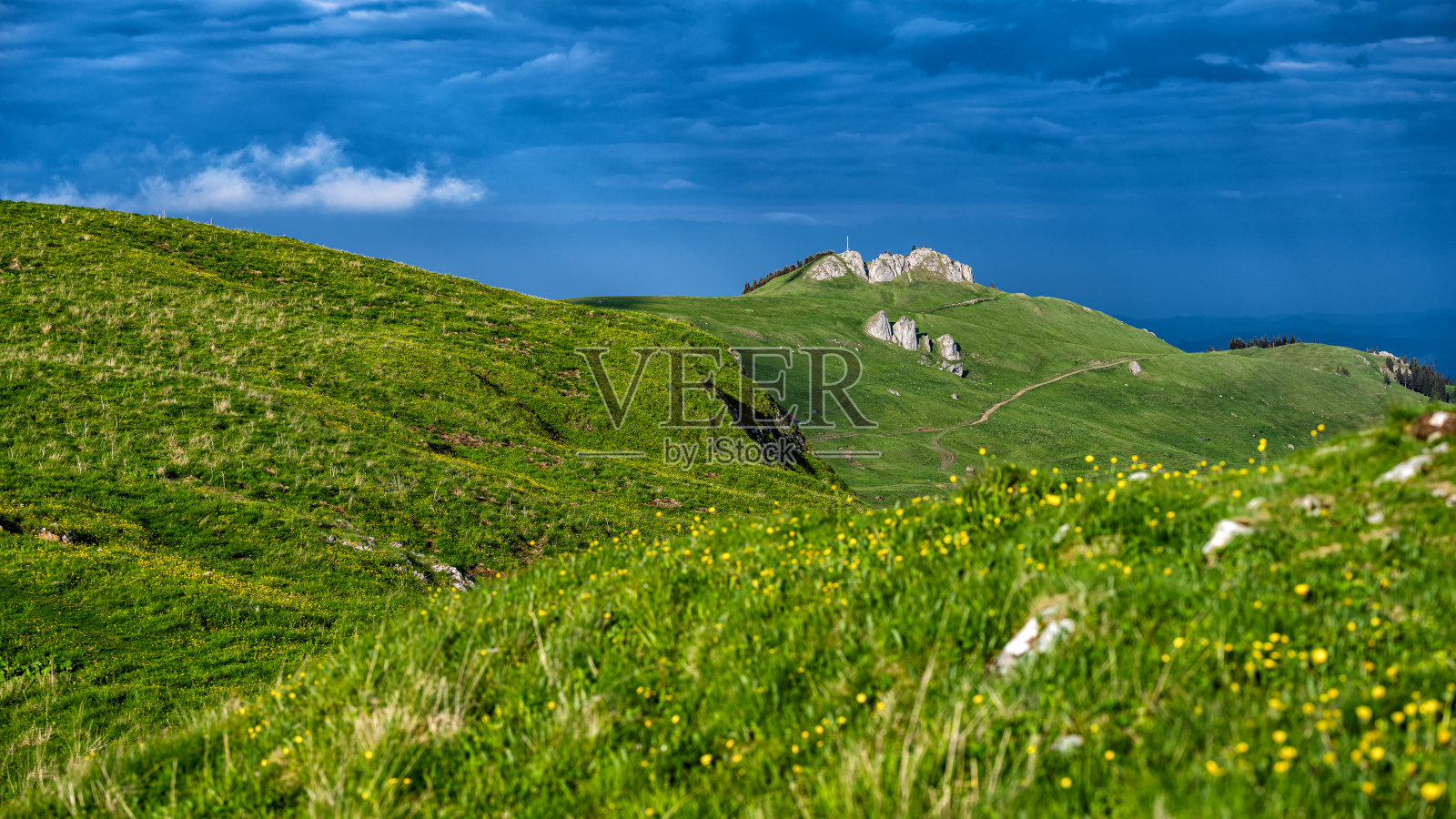 拉劳山脉，东喀尔巴阡山脉，罗马尼亚。照片摄影图片