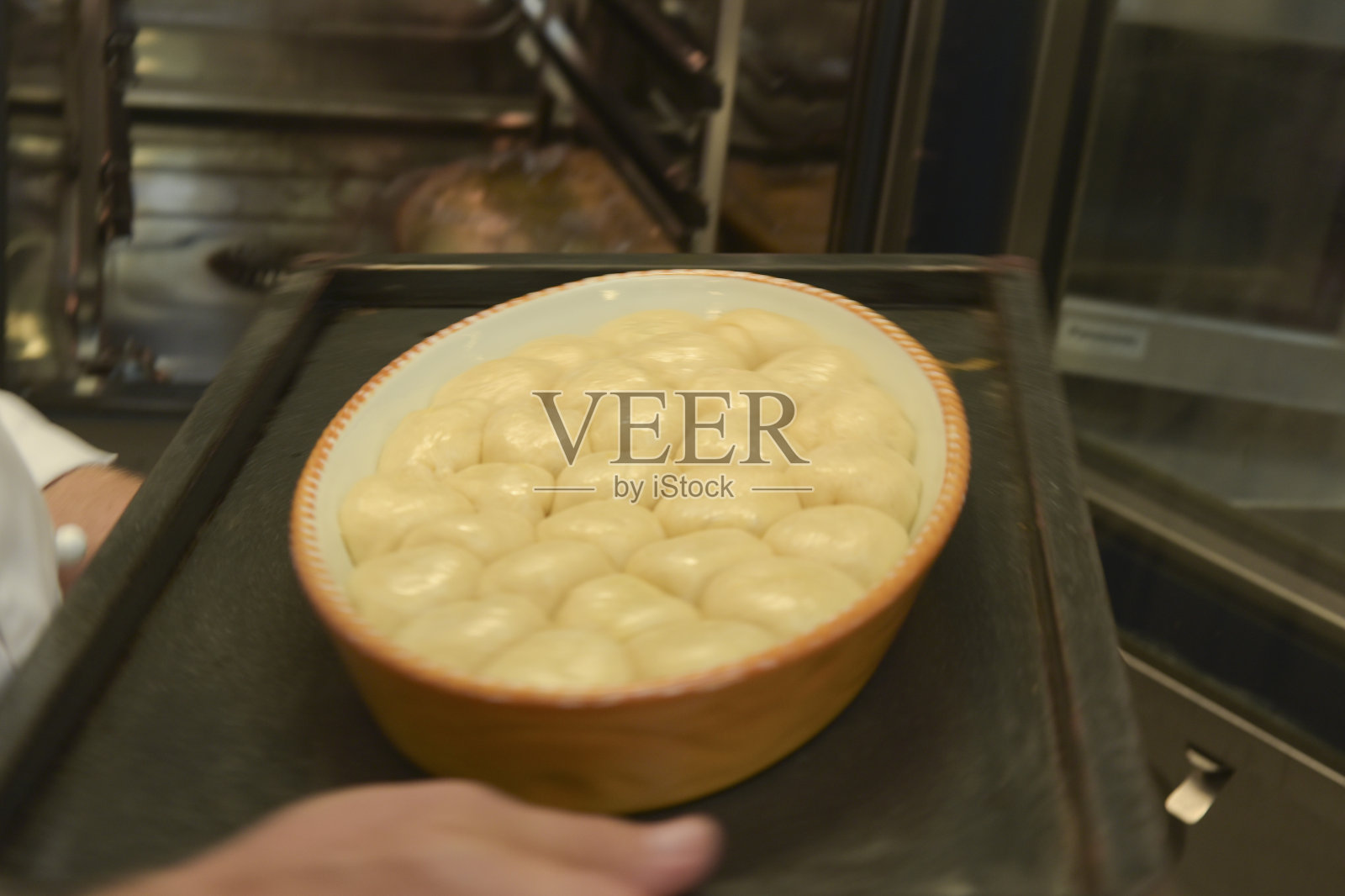 从面包店买来的甜烤食品照片摄影图片