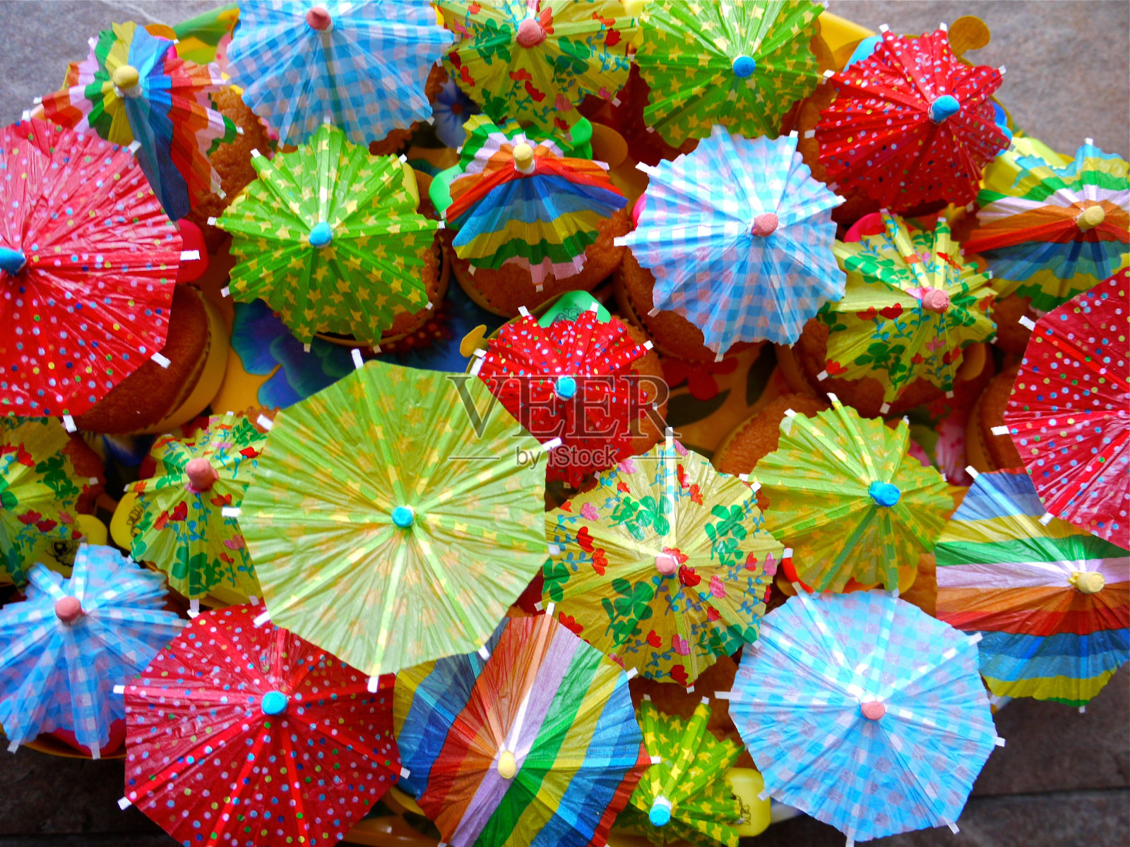 彩色的迷你伞很适合搭配照片摄影图片