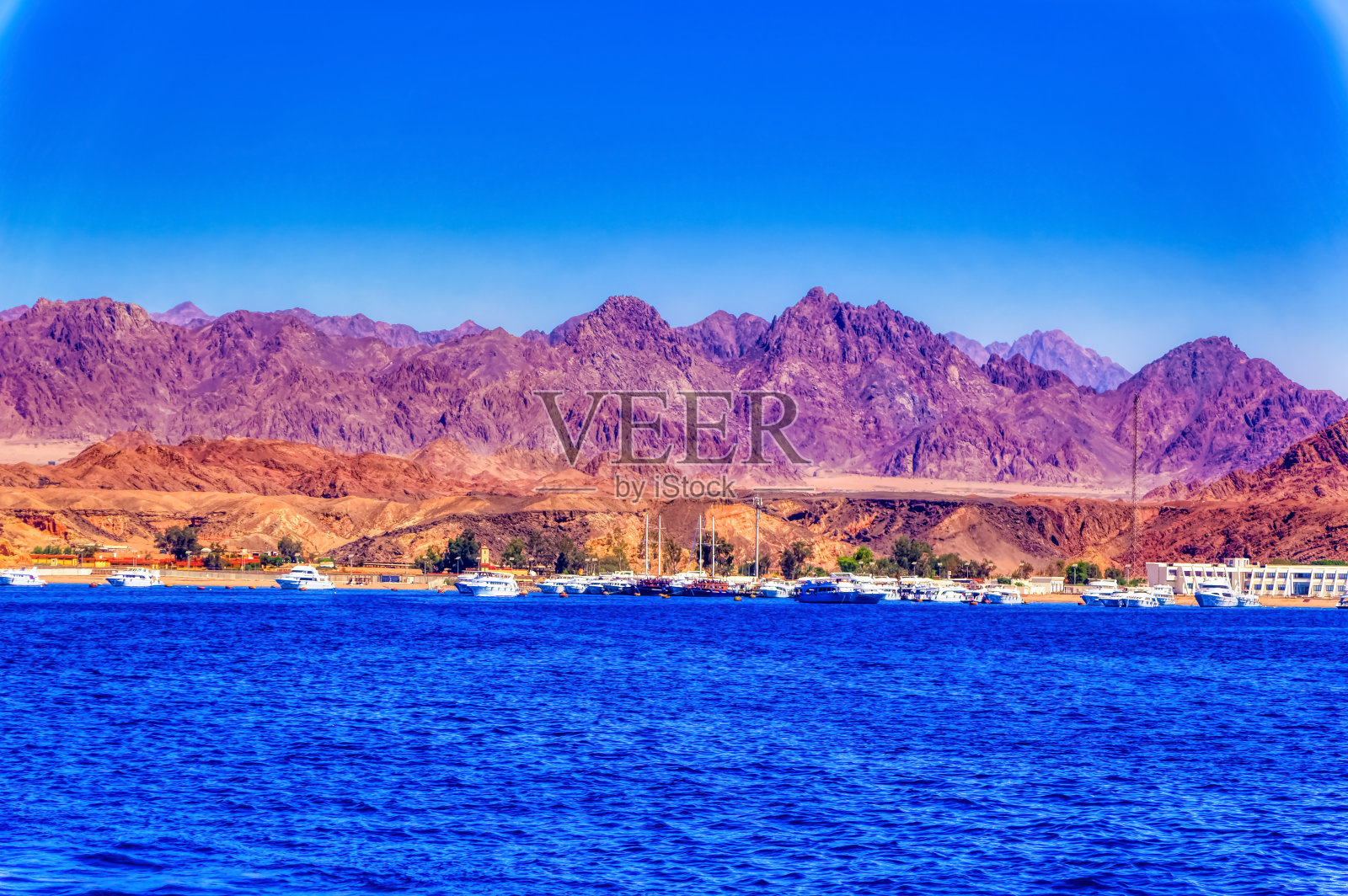 沙姆沙伊赫附近的红海群岛和风景在阳光明媚的夏天。照片摄影图片