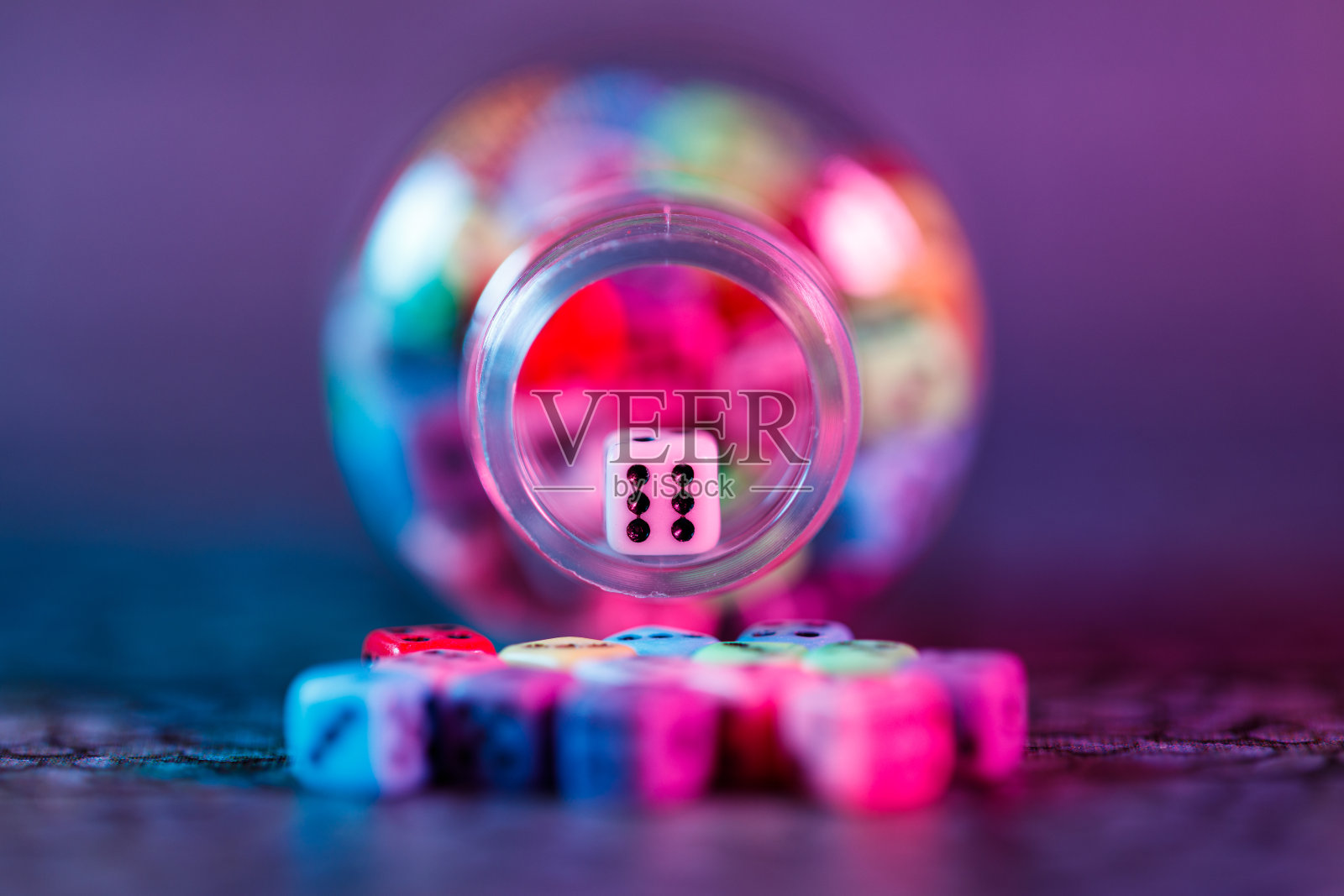 骰子棋盘游戏和角色扮演游戏照片摄影图片