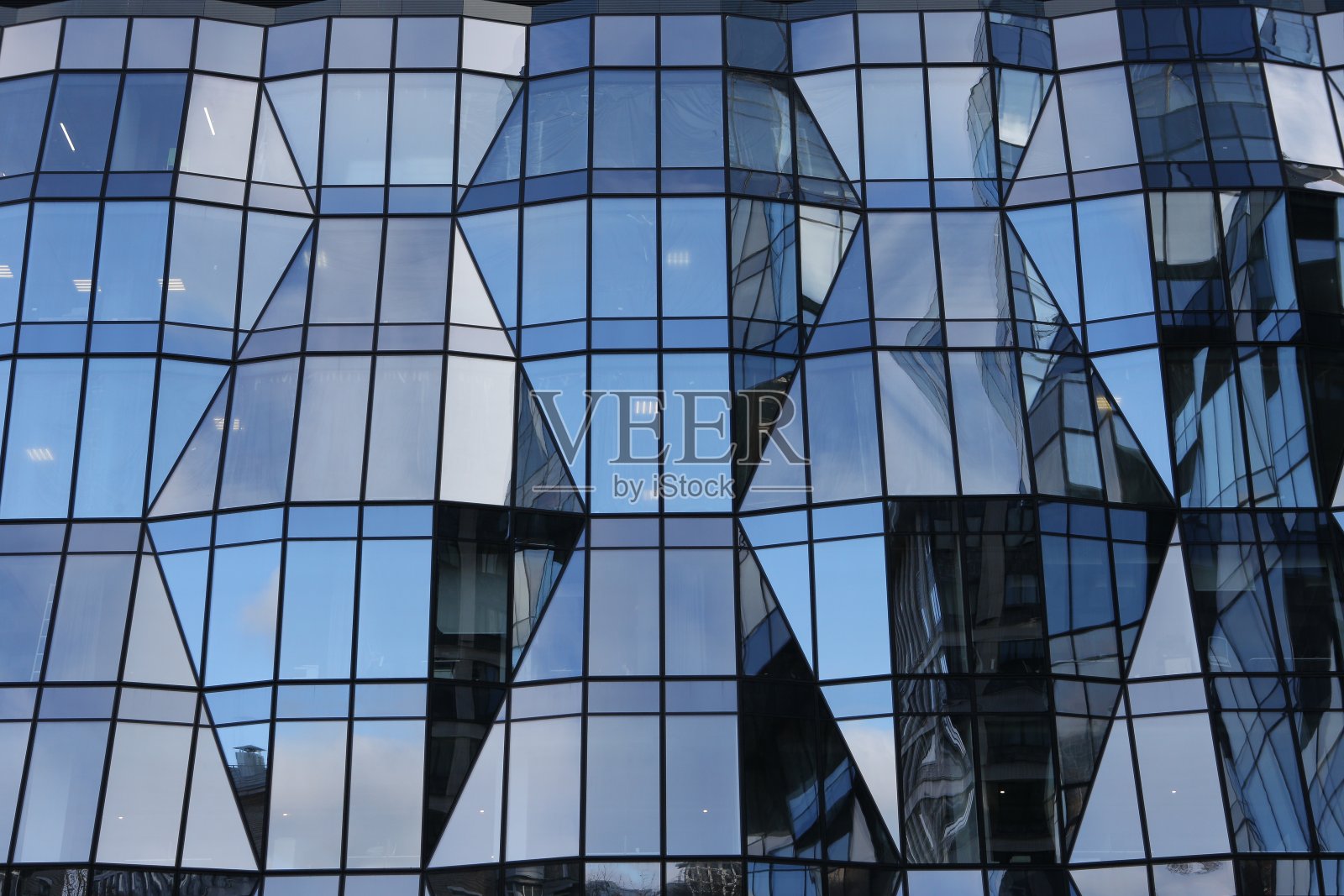 俄罗斯莫斯科市的新建筑立面，现代建筑风格，城市地标，外观对称照片摄影图片