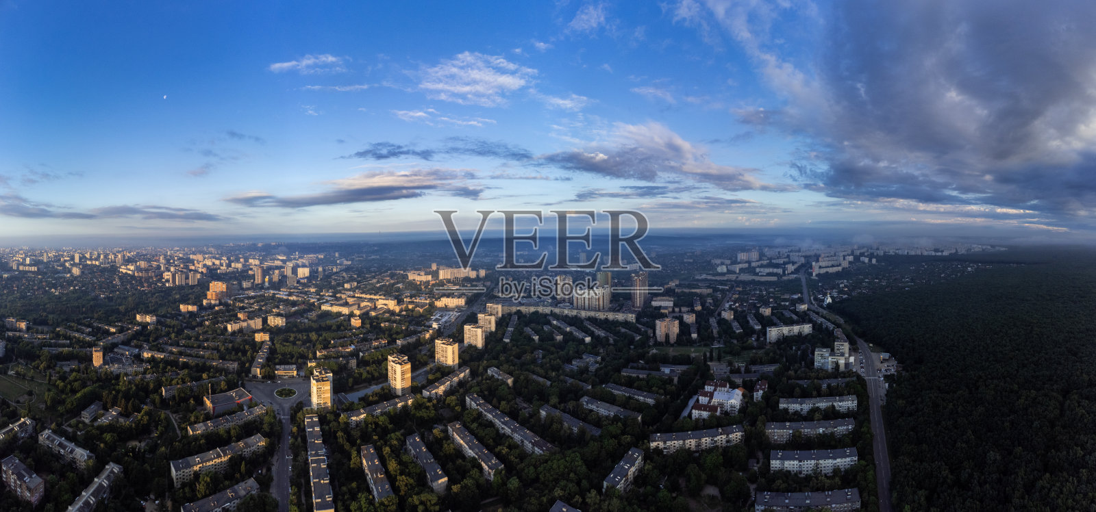 哈尔科夫市空中早上的街道视图照片摄影图片