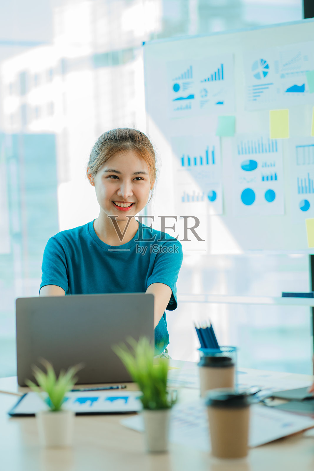 亚洲青年企业家计划创业照片摄影图片