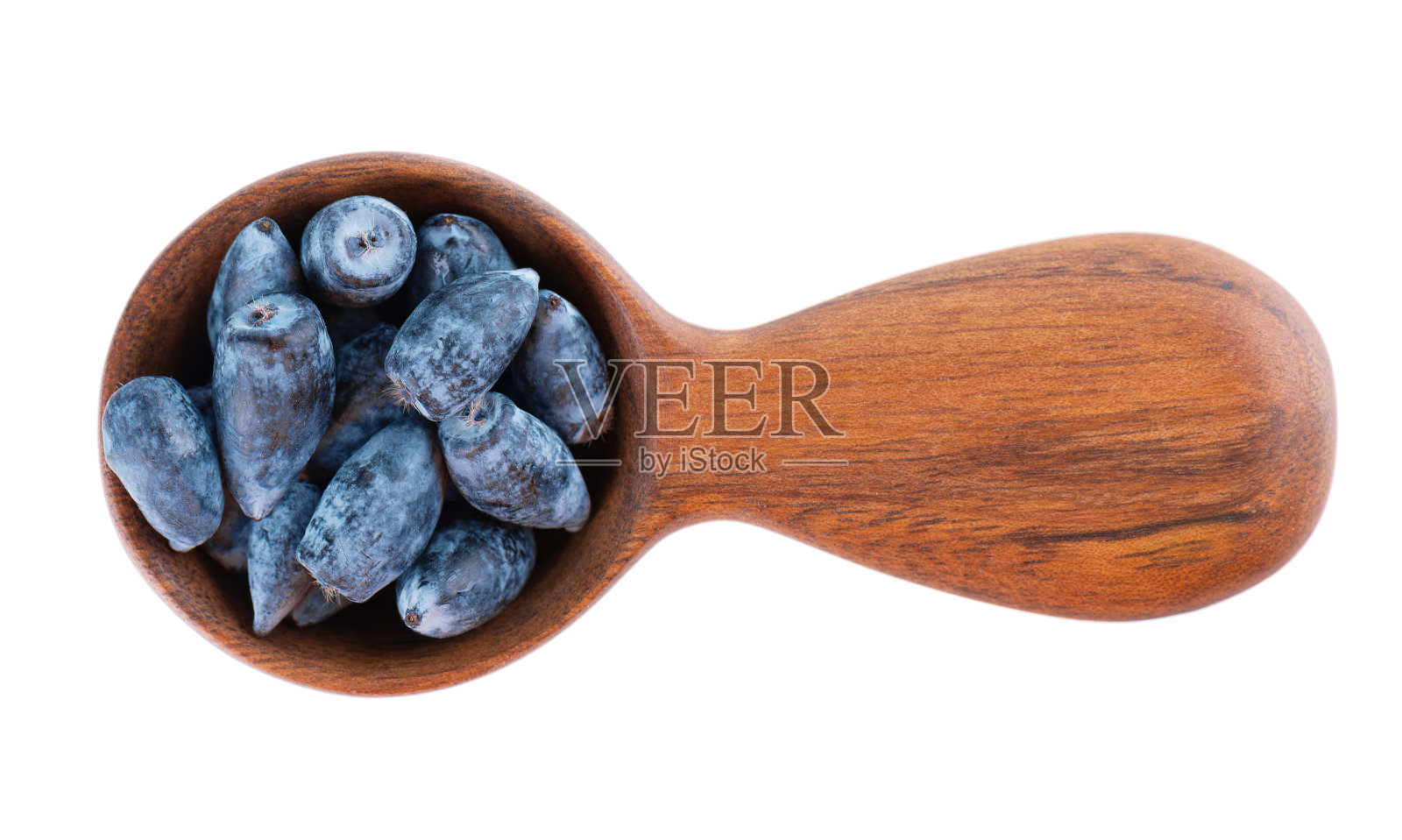 金银花浆果在木勺，孤立在白色背景。成熟的金银花浆果。剪切路径。前视图。照片摄影图片